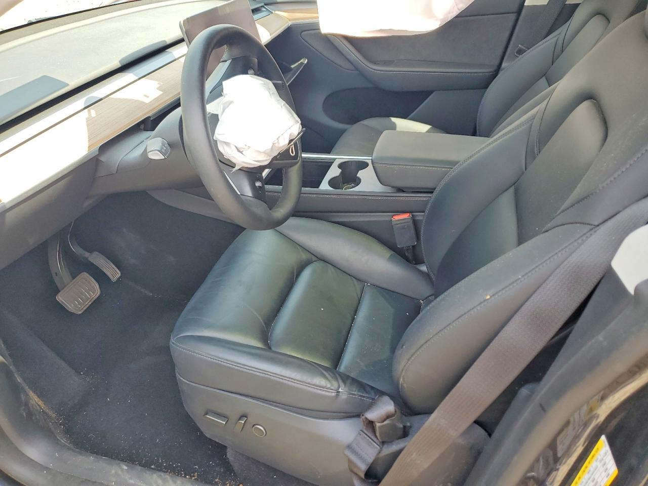 2024 Tesla Model Y Gray vin: 7SAYGDEE6RA330167