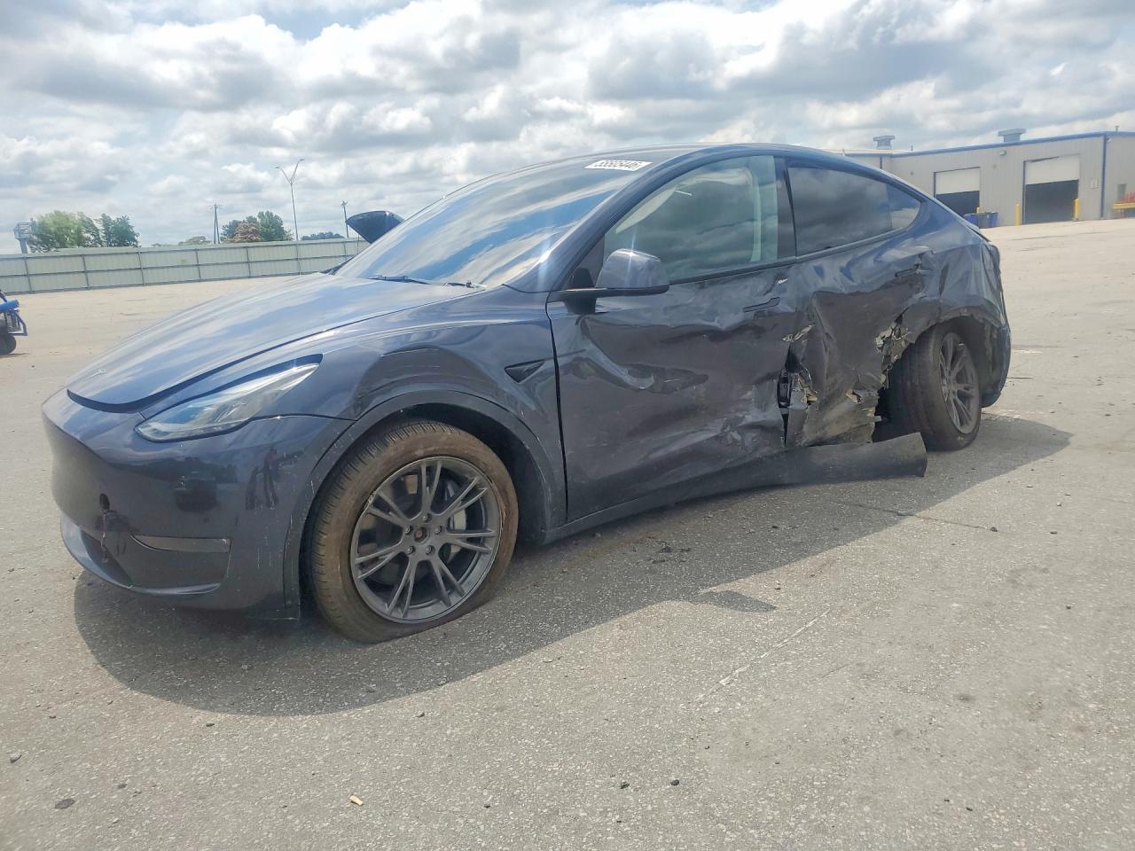2025 Tesla Model Y Gray vin: 7SAYGDEE6SA360291