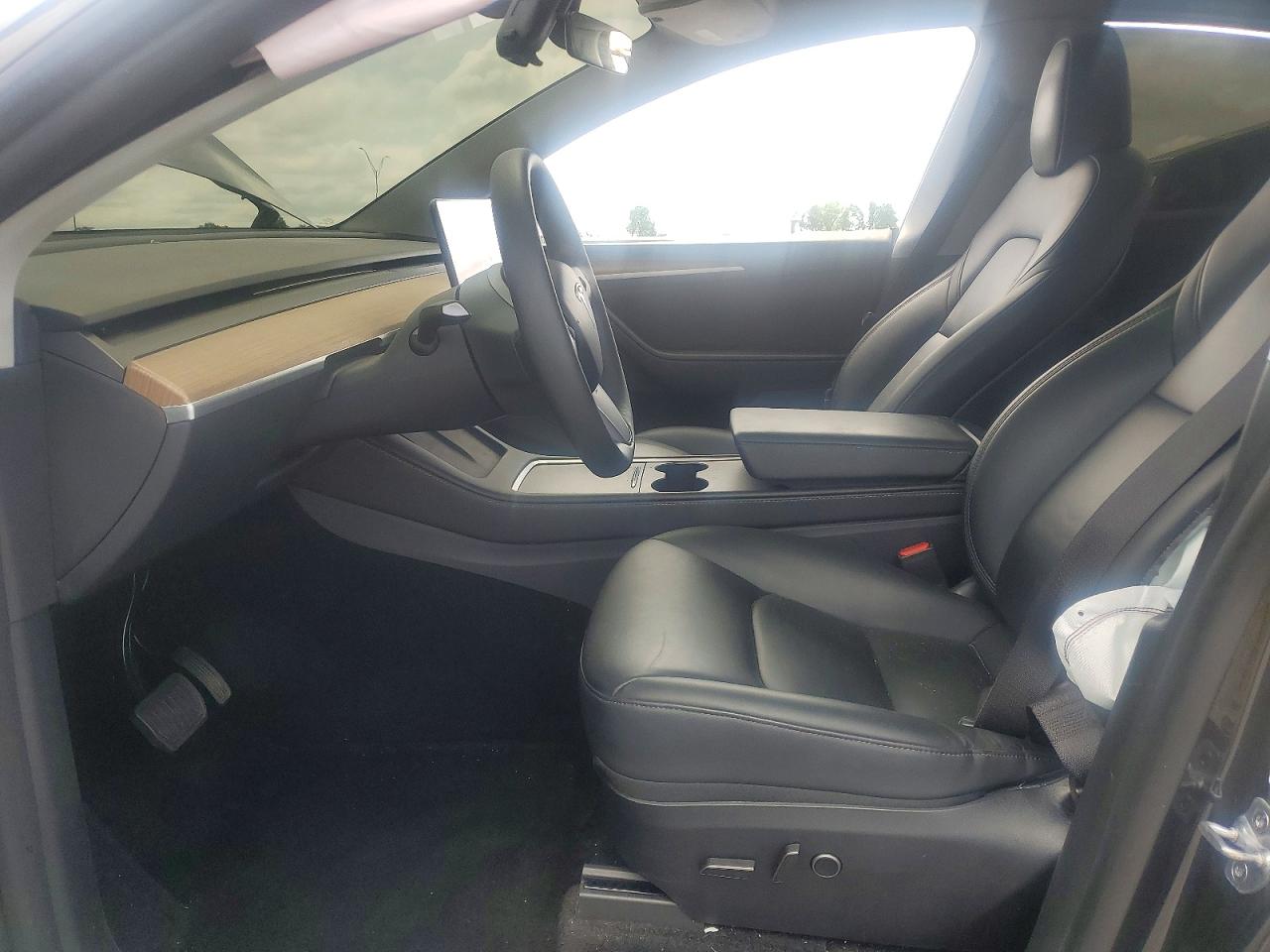 2025 Tesla Model Y Gray vin: 7SAYGDEE6SA360291