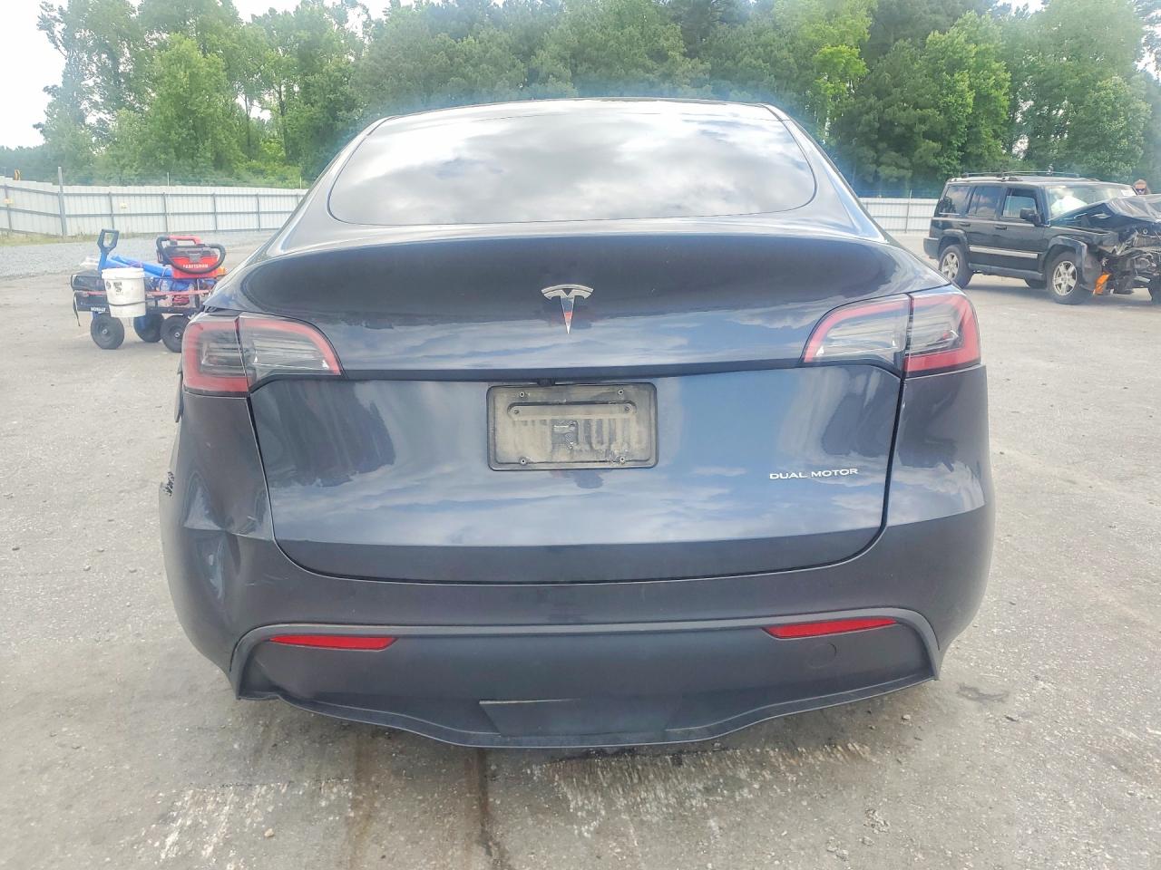 2025 Tesla Model Y Gray vin: 7SAYGDEE6SA360291