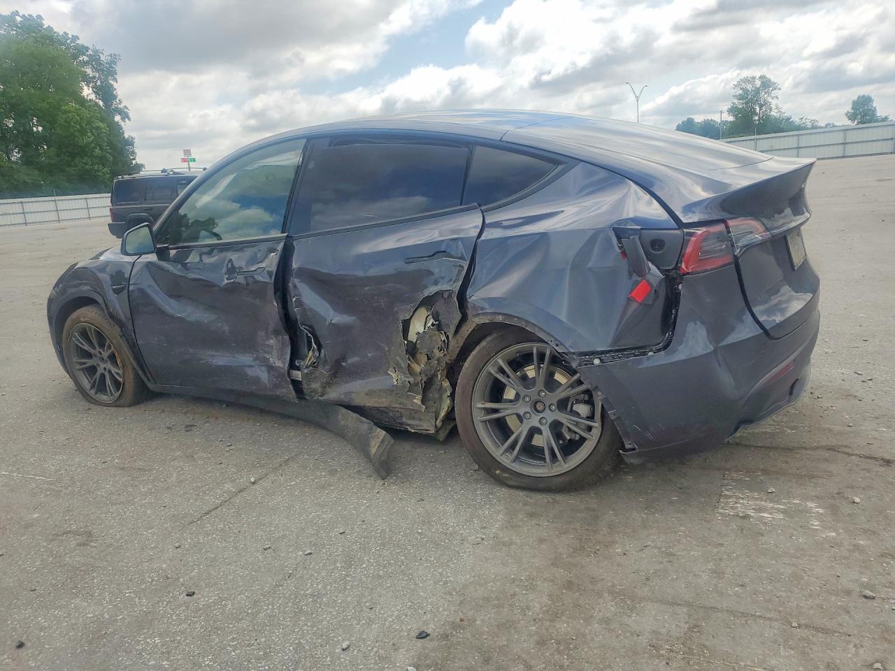 2025 Tesla Model Y Gray vin: 7SAYGDEE6SA360291