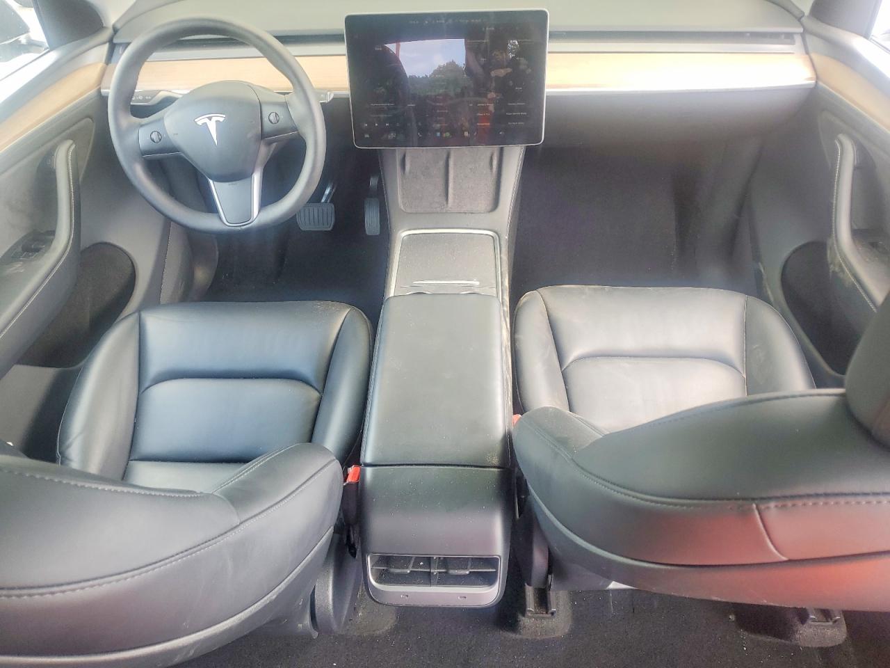 2025 Tesla Model Y Gray vin: 7SAYGDEE6SA360291
