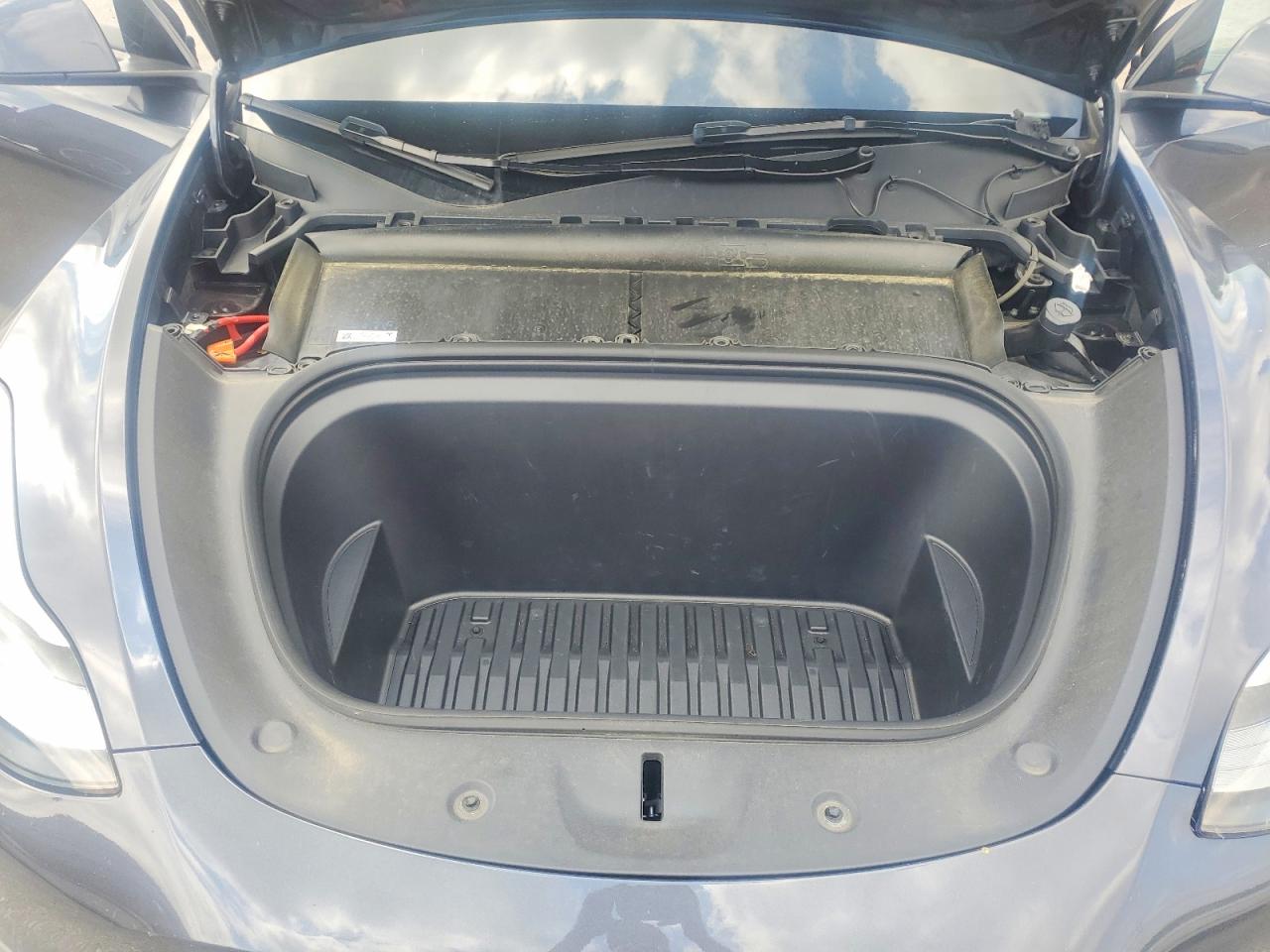 2025 Tesla Model Y Gray vin: 7SAYGDEE6SA360291