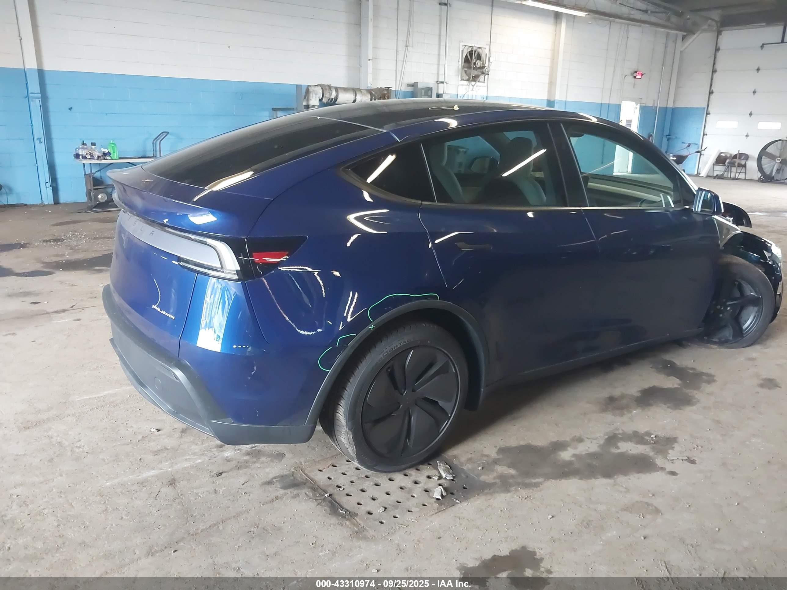 2026 Tesla Model Y Long Range Dual Motor All-wheel Drive/long Range Launch Series Синий vin: 7SAYGDEE6TF367312