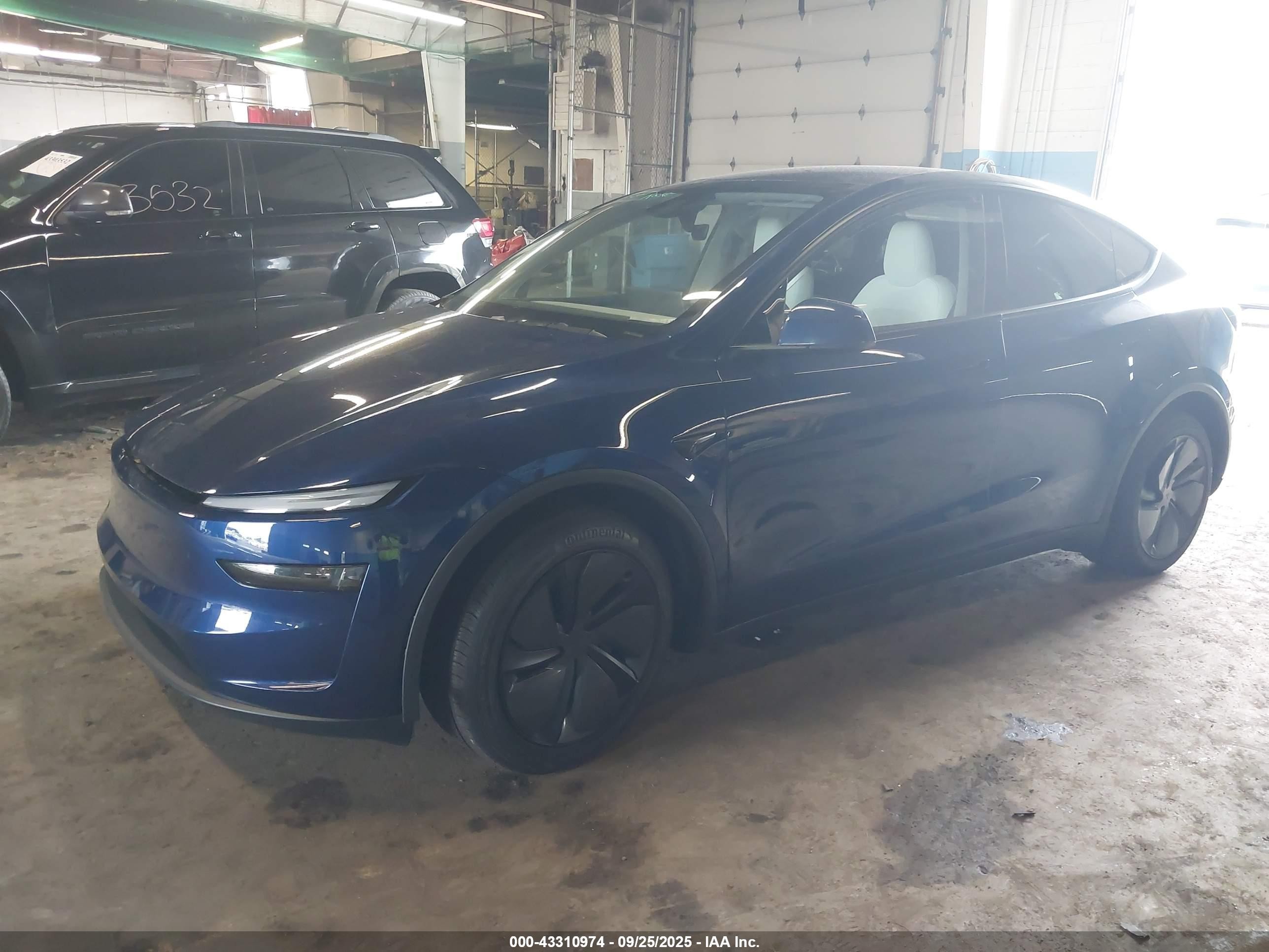 2026 Tesla Model Y Long Range Dual Motor All-wheel Drive/long Range Launch Series Синий vin: 7SAYGDEE6TF367312