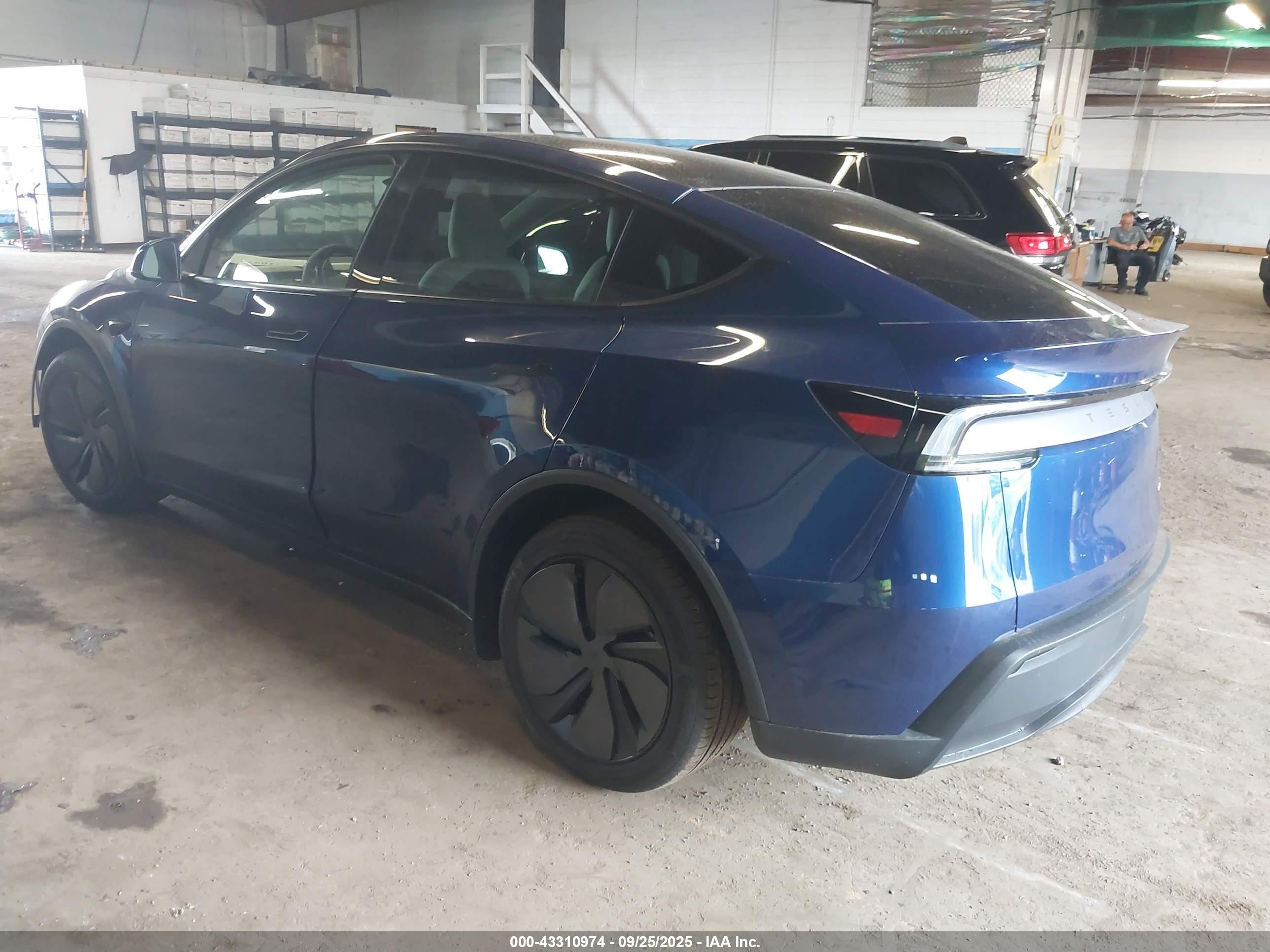 2026 Tesla Model Y Long Range Dual Motor All-wheel Drive/long Range Launch Series Синий vin: 7SAYGDEE6TF367312