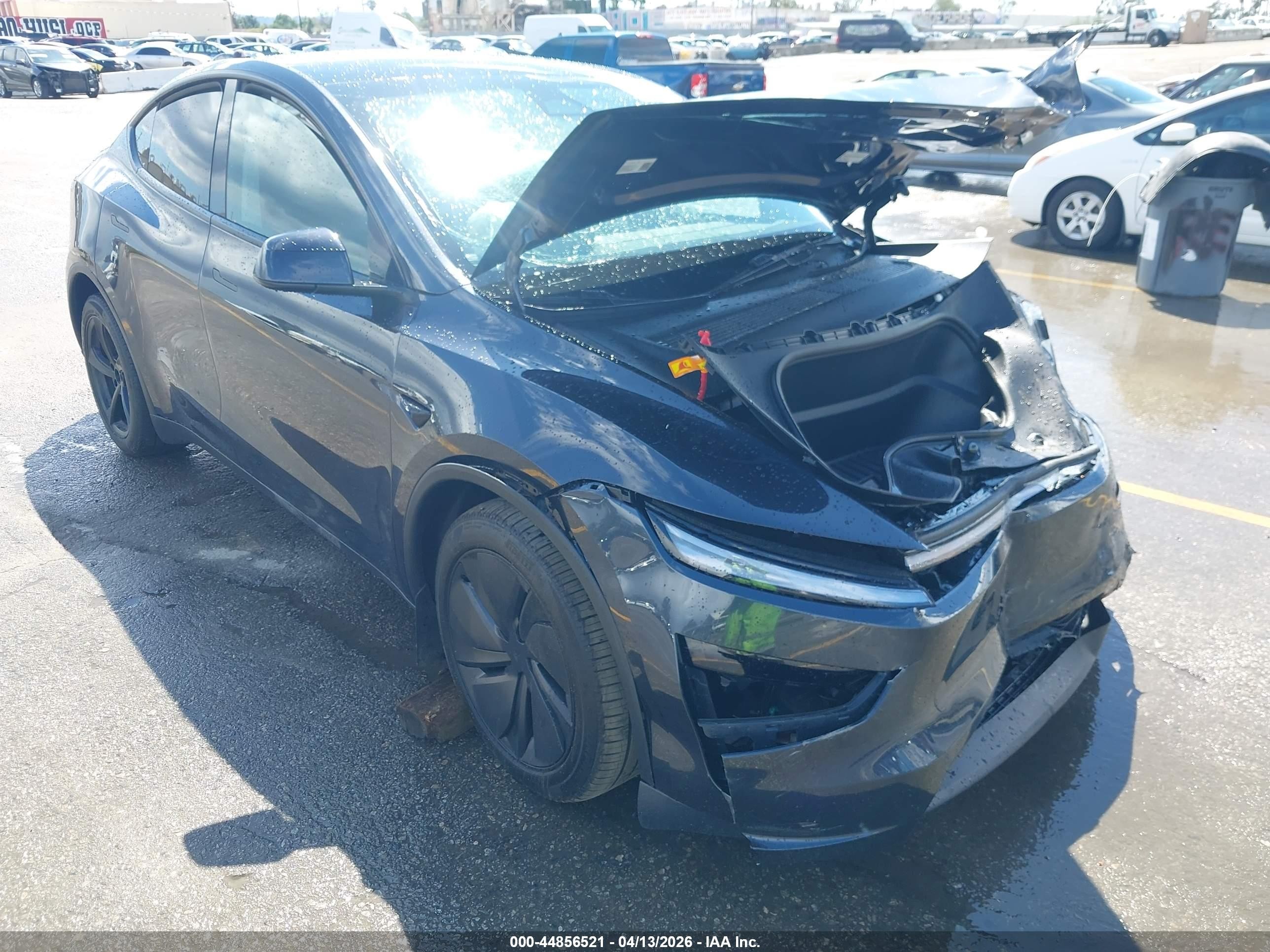 2026 Tesla Model Y All-wheel Drive/long Range Launch Series/premium All-wheel Drive Gray vin: 7SAYGDEE6TF571317