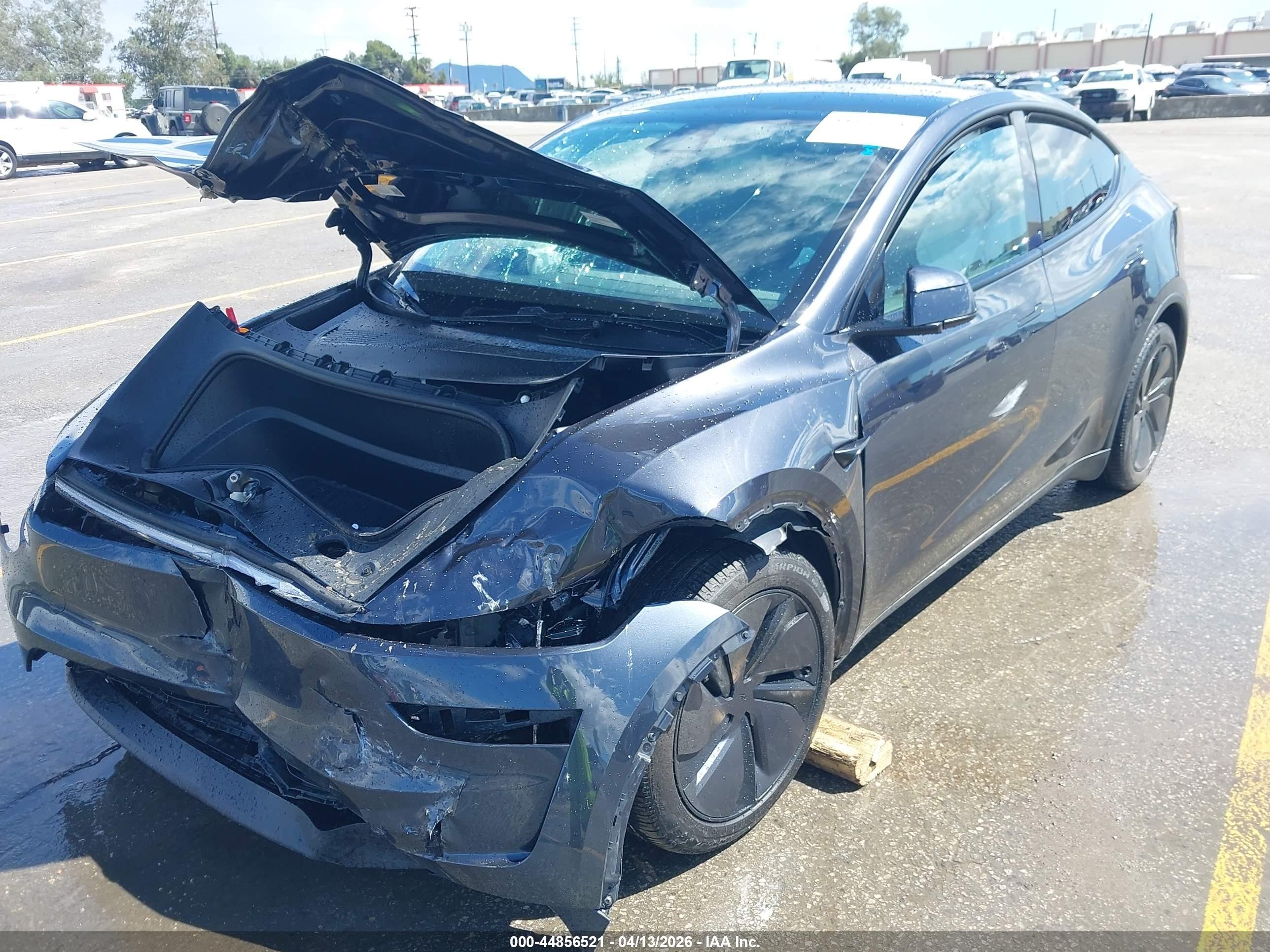 2026 Tesla Model Y All-wheel Drive/long Range Launch Series/premium All-wheel Drive Gray vin: 7SAYGDEE6TF571317