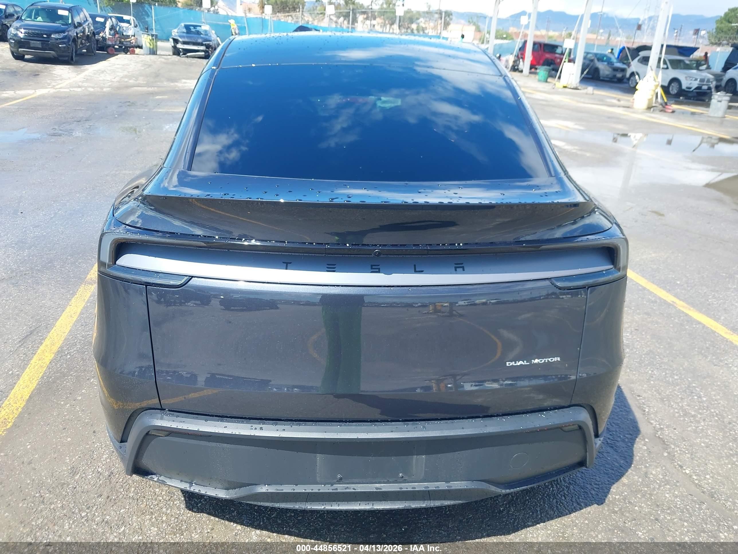 2026 Tesla Model Y All-wheel Drive/long Range Launch Series/premium All-wheel Drive Gray vin: 7SAYGDEE6TF571317