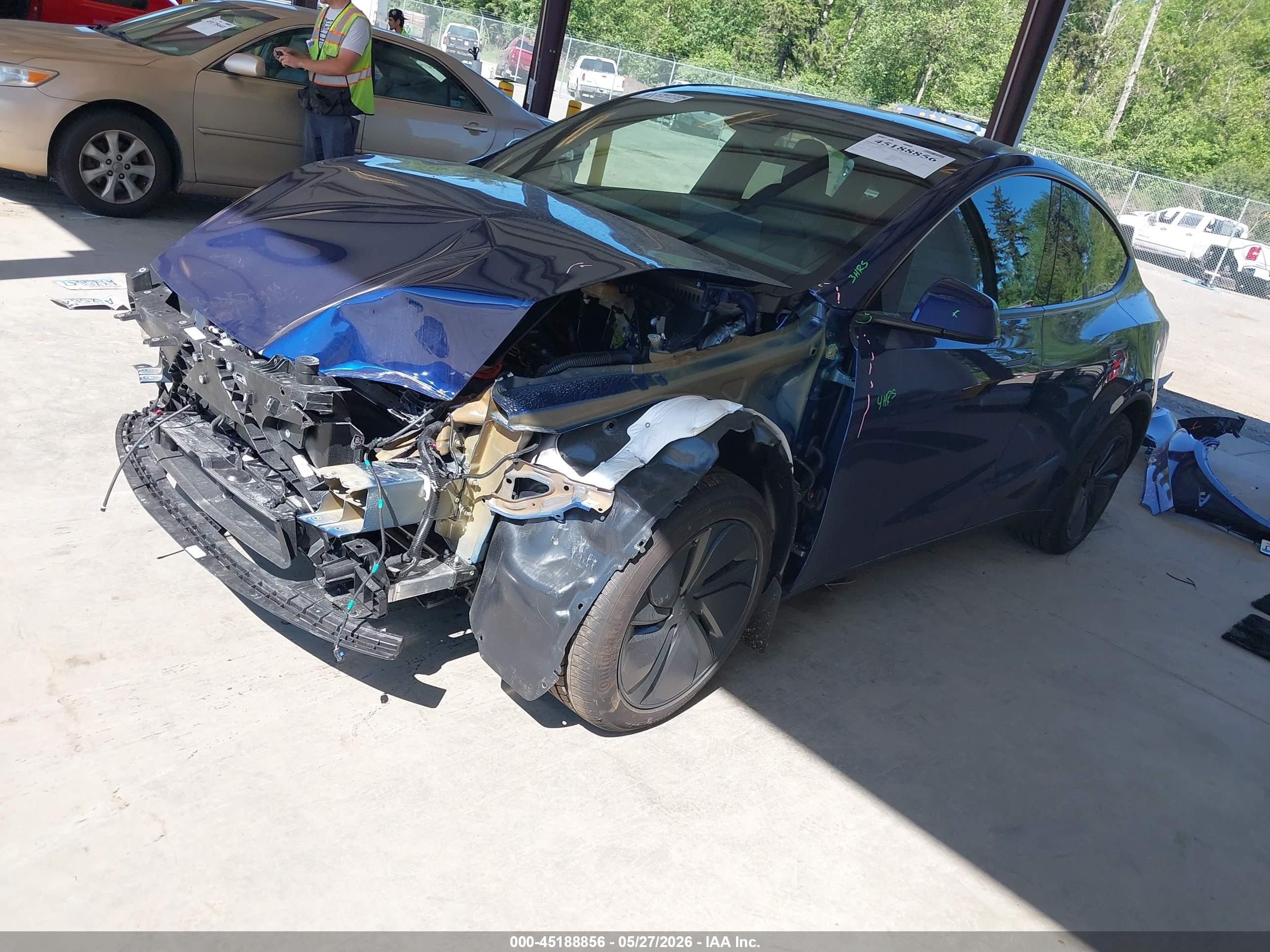2026 Tesla Model Y All-wheel Drive/long Range Launch Series/premium Blue vin: 7SAYGDEE6TF579997