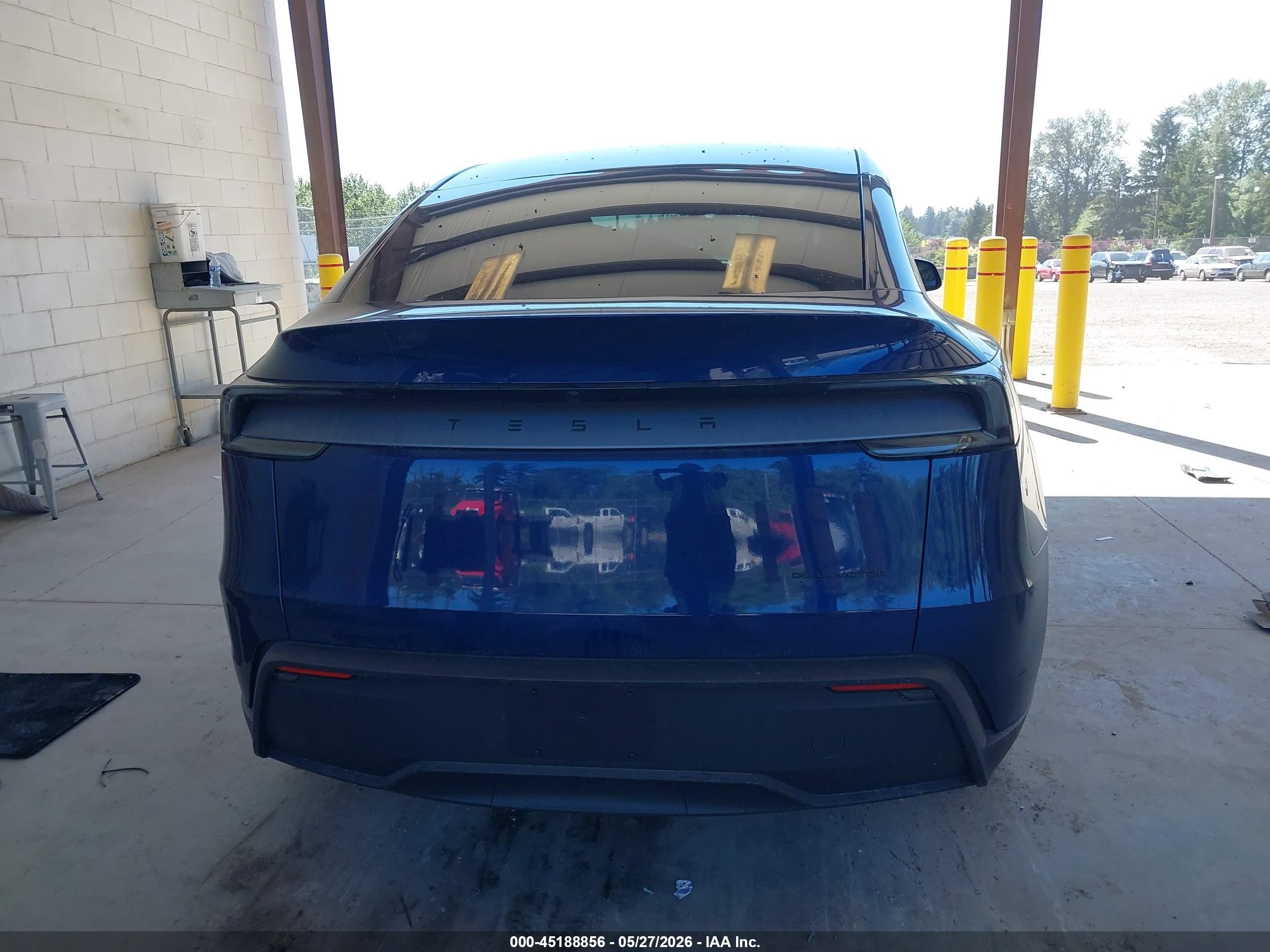 2026 Tesla Model Y All-wheel Drive/long Range Launch Series/premium Blue vin: 7SAYGDEE6TF579997