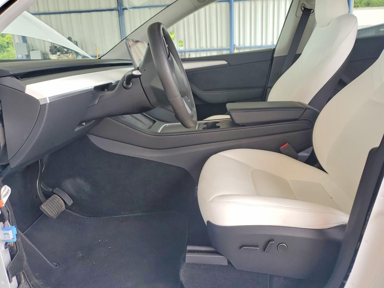2023 Tesla Model Y White vin: 7SAYGDEE7PA176677