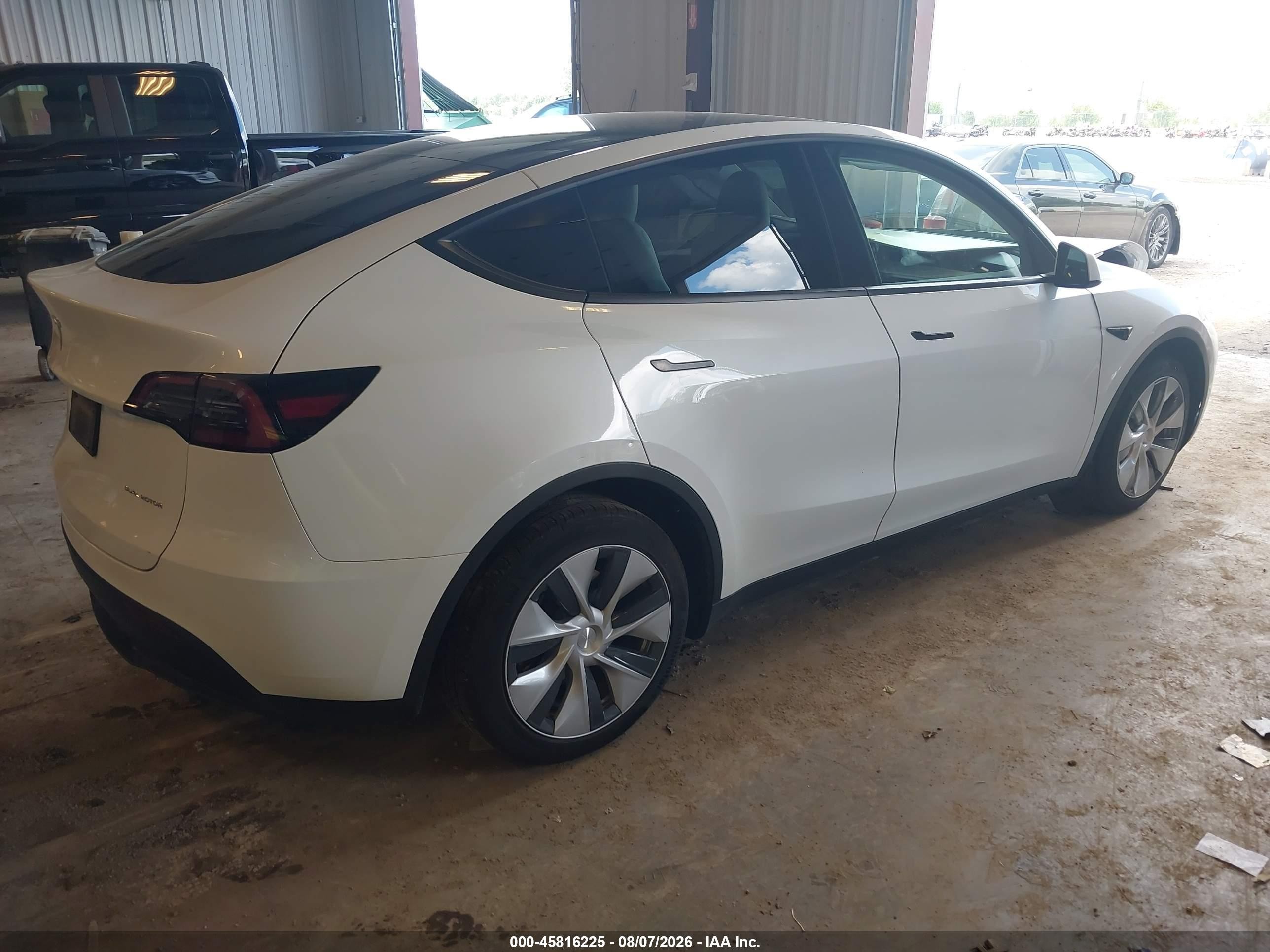 2023 Tesla Model Y Awd/long Range Dual Motor All-wheel Drive White vin: 7SAYGDEE7PF619509