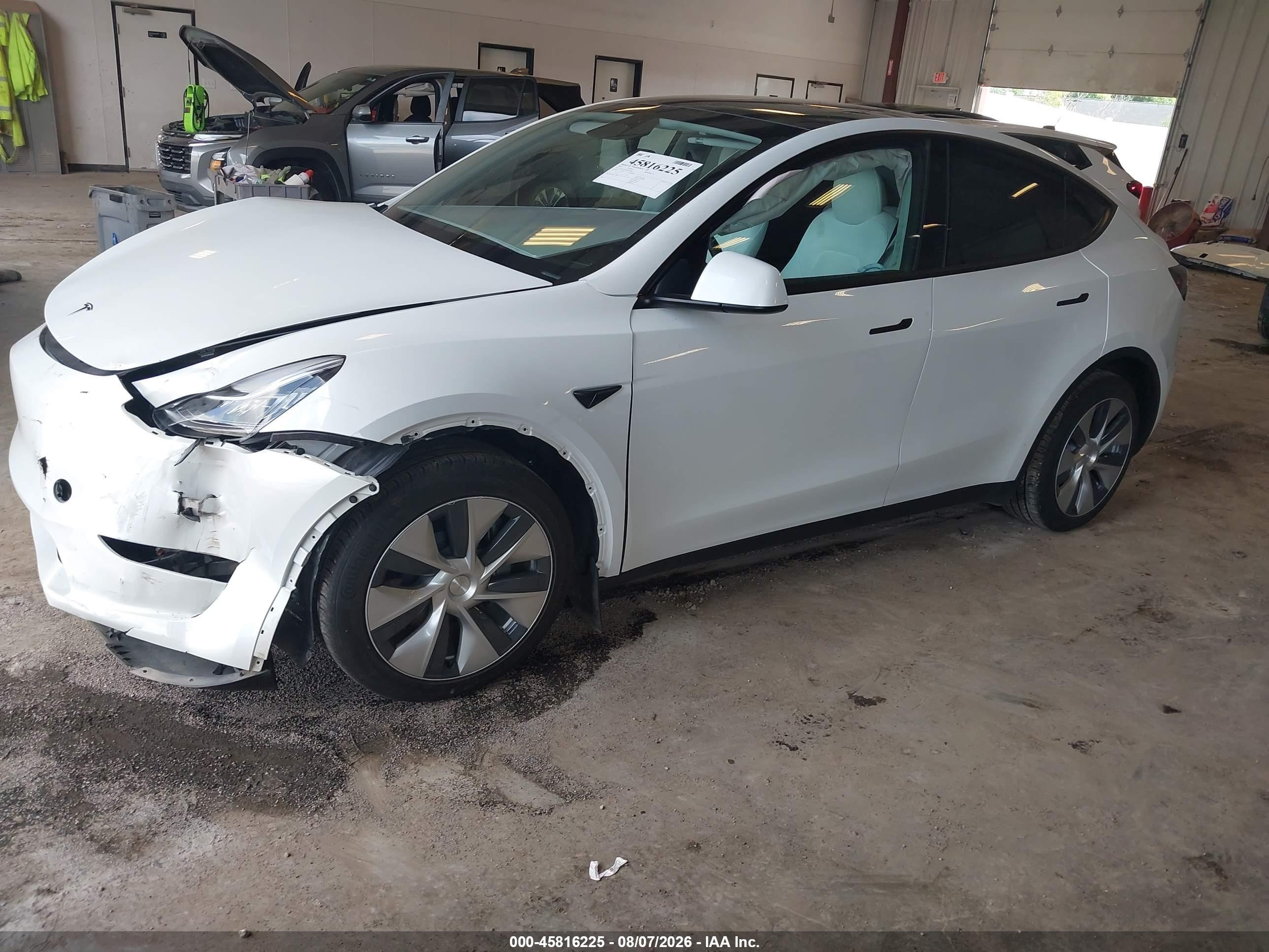 2023 Tesla Model Y Awd/long Range Dual Motor All-wheel Drive White vin: 7SAYGDEE7PF619509