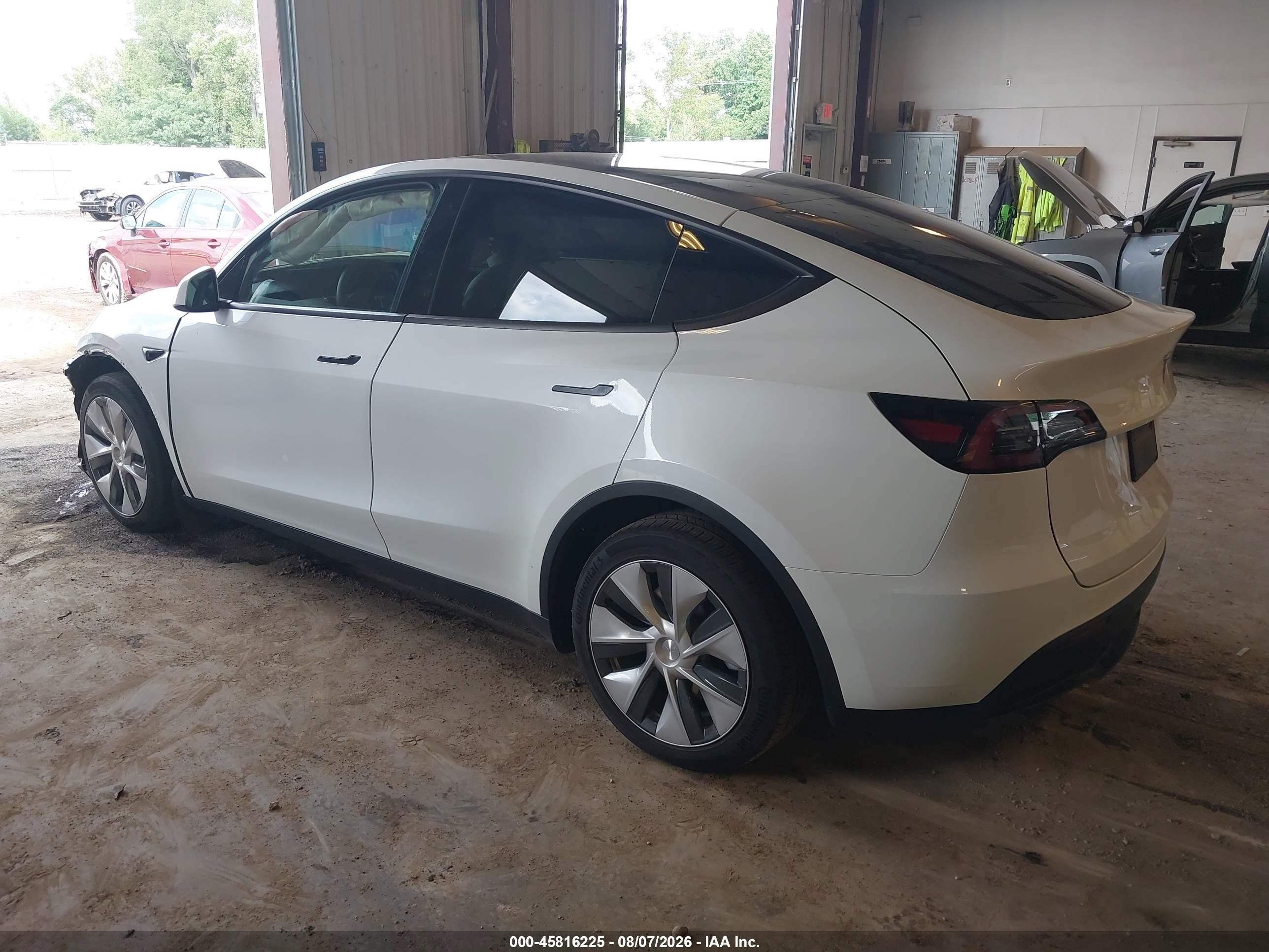 2023 Tesla Model Y Awd/long Range Dual Motor All-wheel Drive White vin: 7SAYGDEE7PF619509