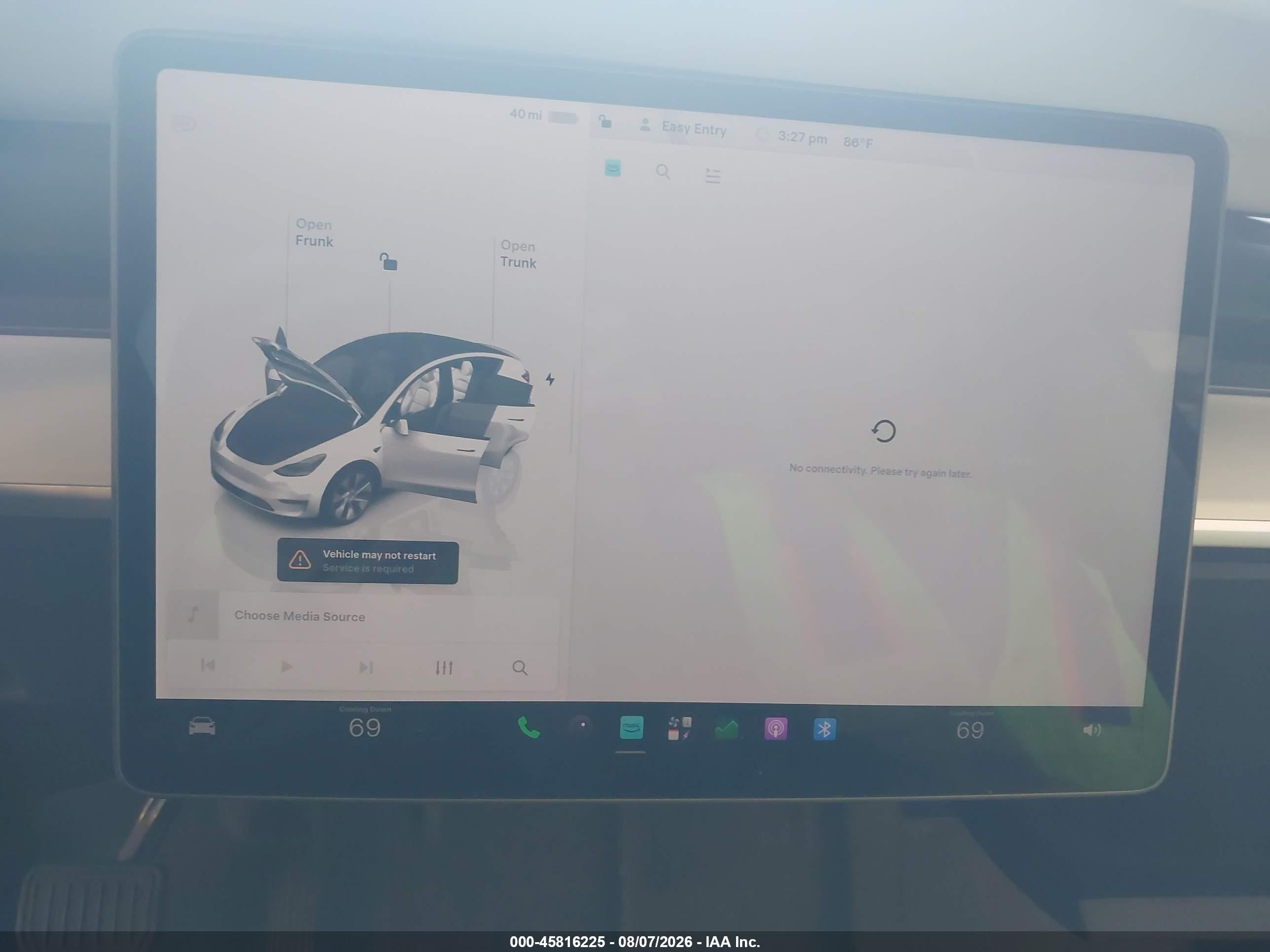 2023 Tesla Model Y Awd/long Range Dual Motor All-wheel Drive White vin: 7SAYGDEE7PF619509
