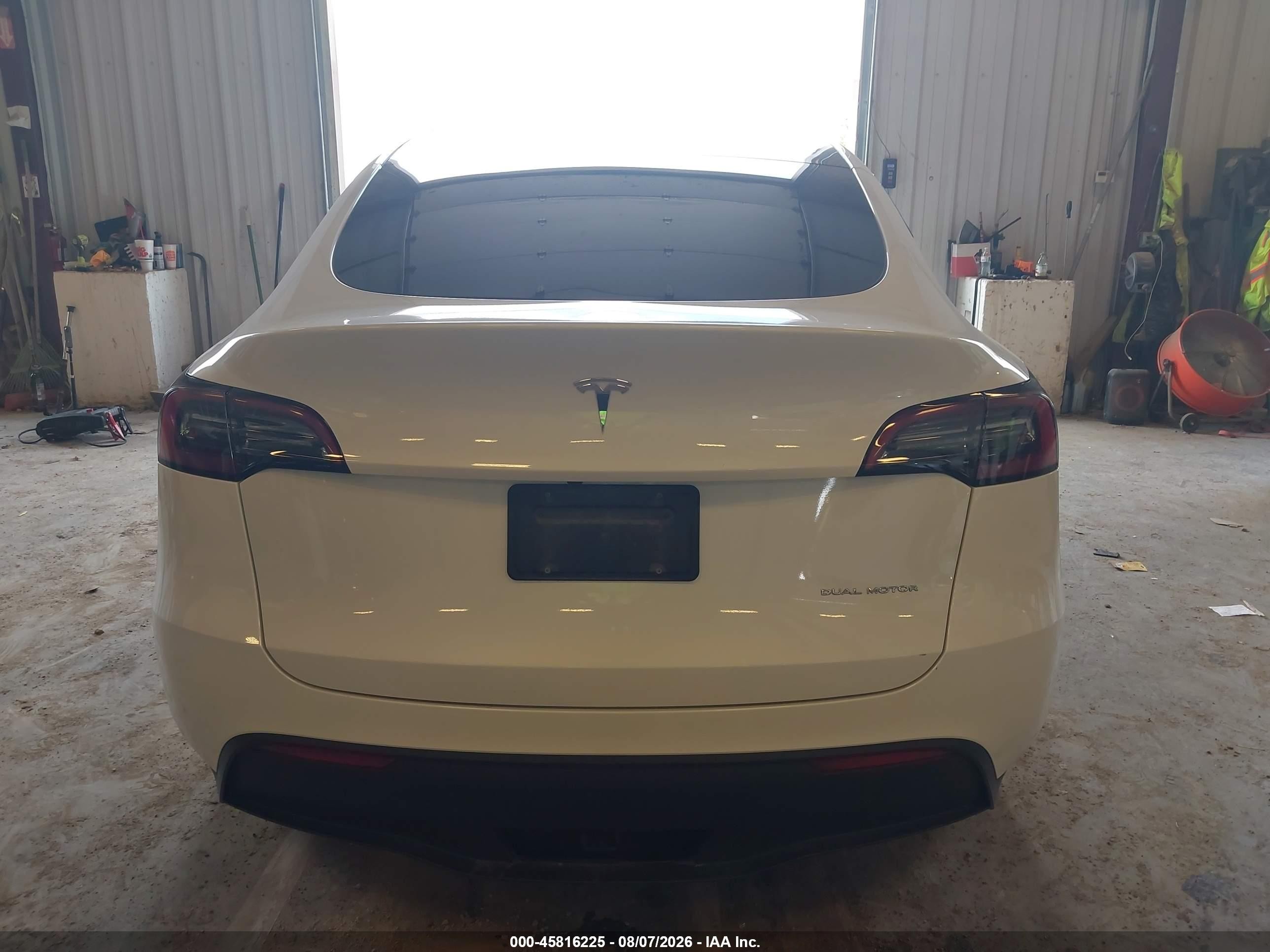 2023 Tesla Model Y Awd/long Range Dual Motor All-wheel Drive White vin: 7SAYGDEE7PF619509