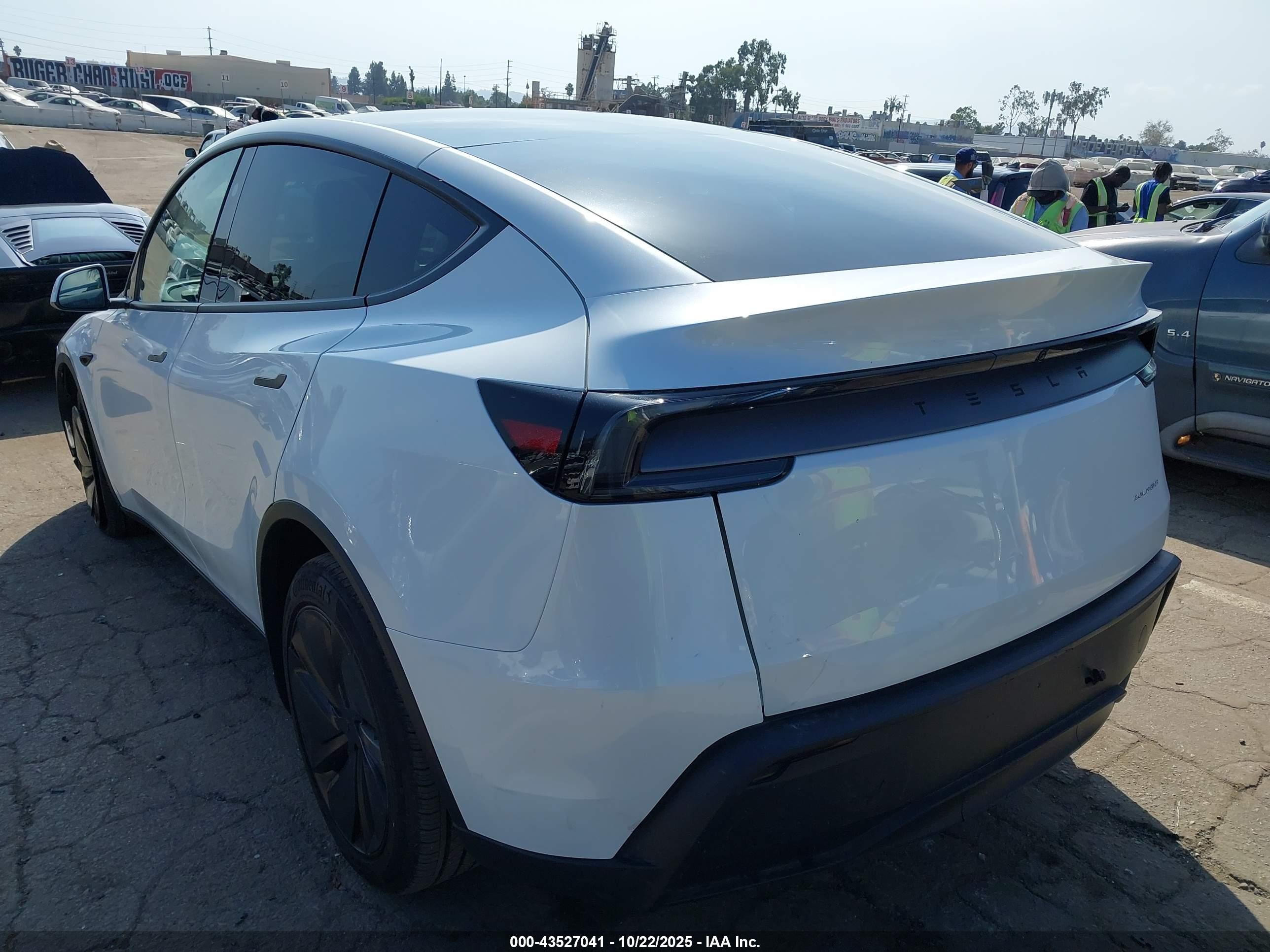 2026 Tesla Model Y Long Range Dual Motor All-wheel Drive/long Range Launch Series Белый vin: 7SAYGDEE7TF348543