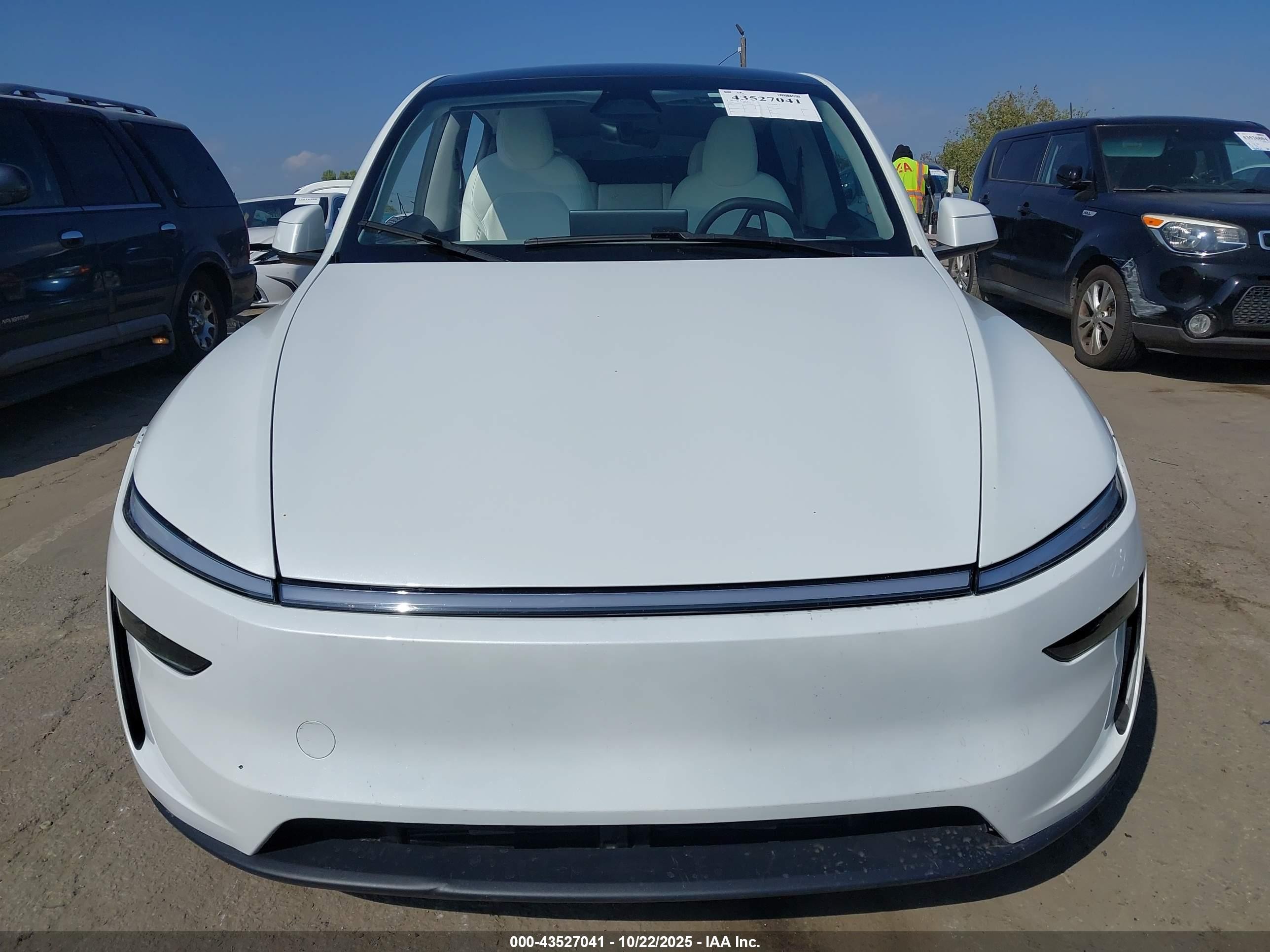 2026 Tesla Model Y Long Range Dual Motor All-wheel Drive/long Range Launch Series Белый vin: 7SAYGDEE7TF348543