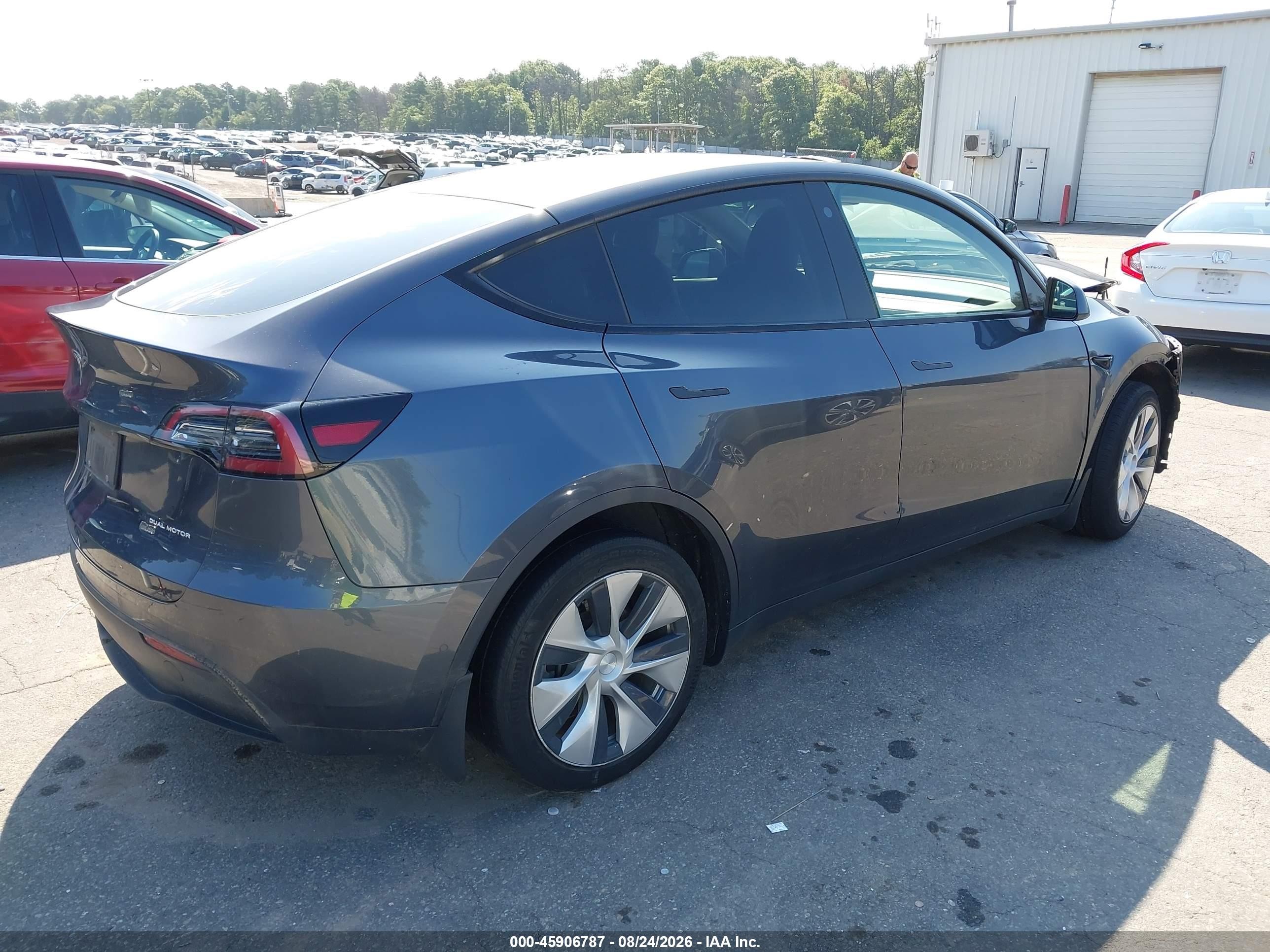 2022 Tesla Model Y Long Range Dual Motor All-wheel Drive Gray vin: 7SAYGDEE8NF354029