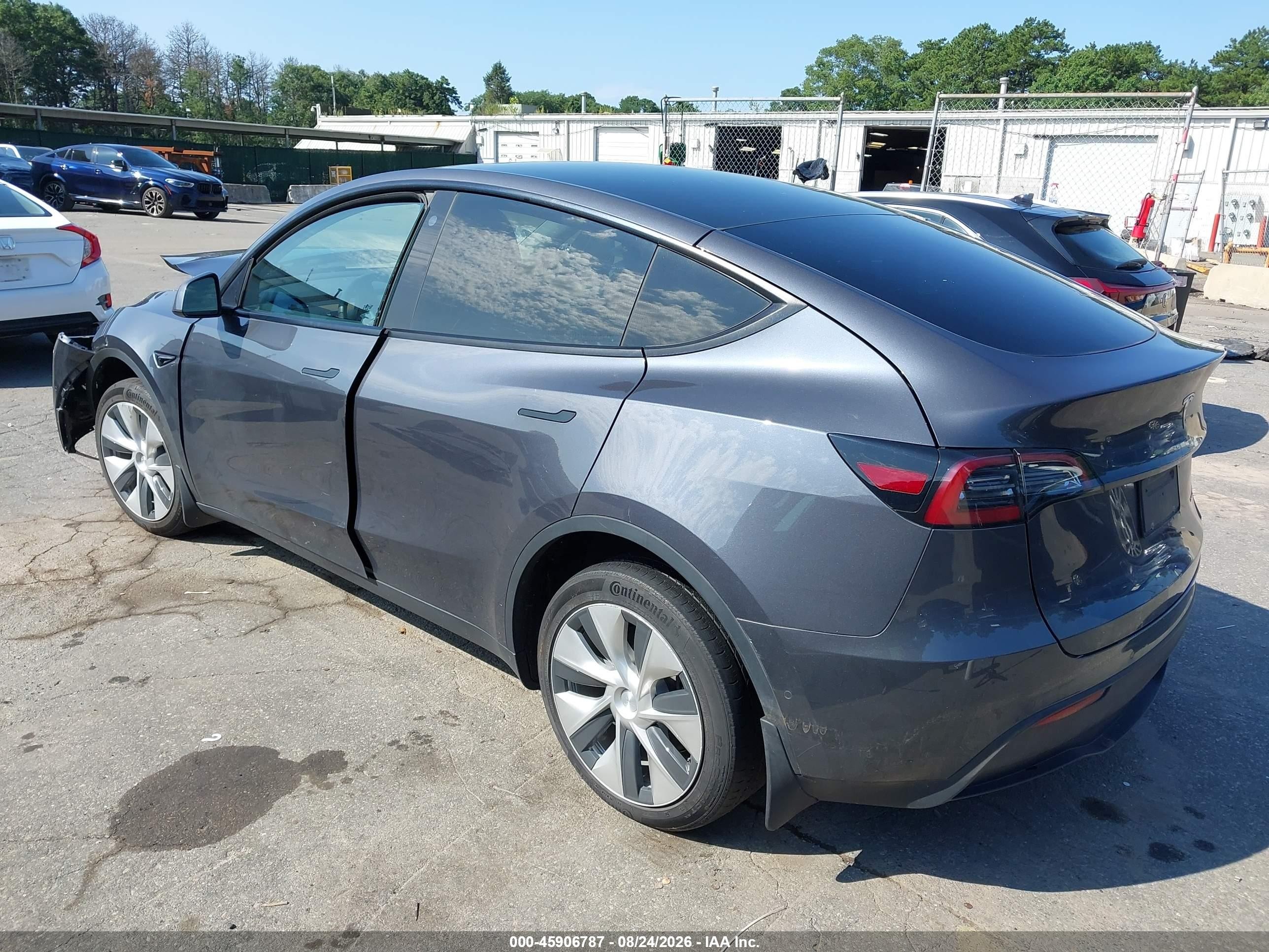 2022 Tesla Model Y Long Range Dual Motor All-wheel Drive Gray vin: 7SAYGDEE8NF354029