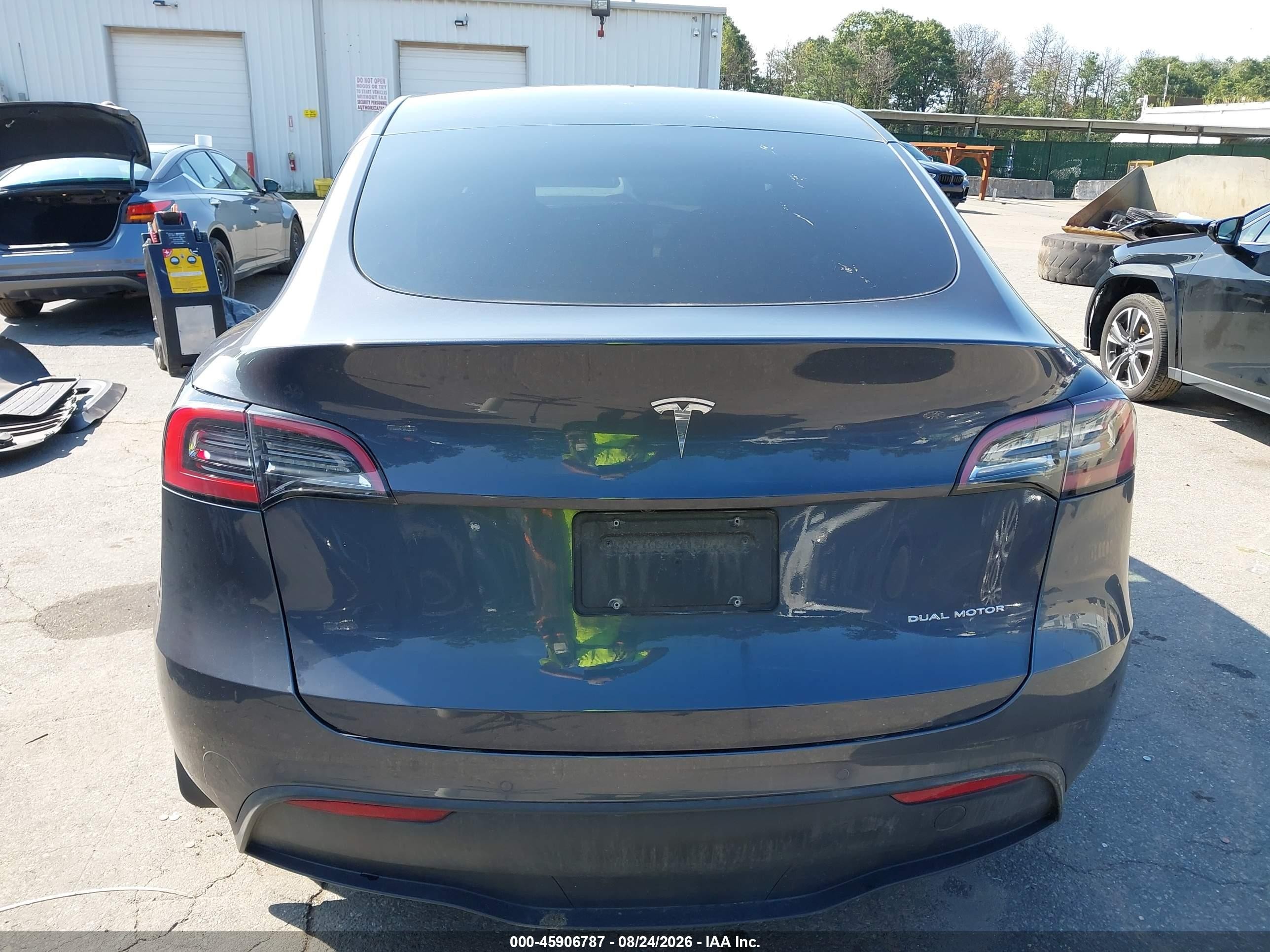 2022 Tesla Model Y Long Range Dual Motor All-wheel Drive Gray vin: 7SAYGDEE8NF354029