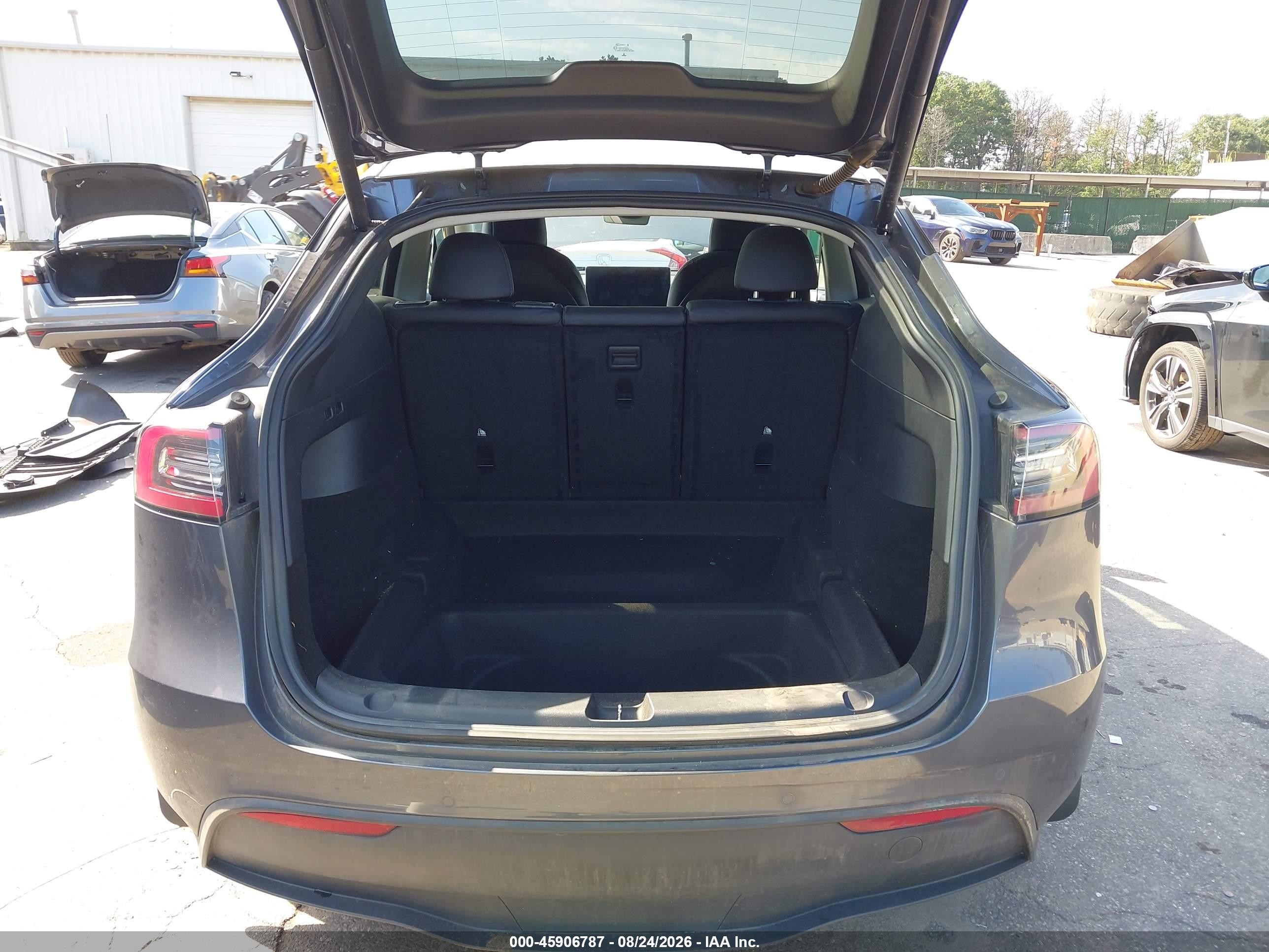 2022 Tesla Model Y Long Range Dual Motor All-wheel Drive Gray vin: 7SAYGDEE8NF354029