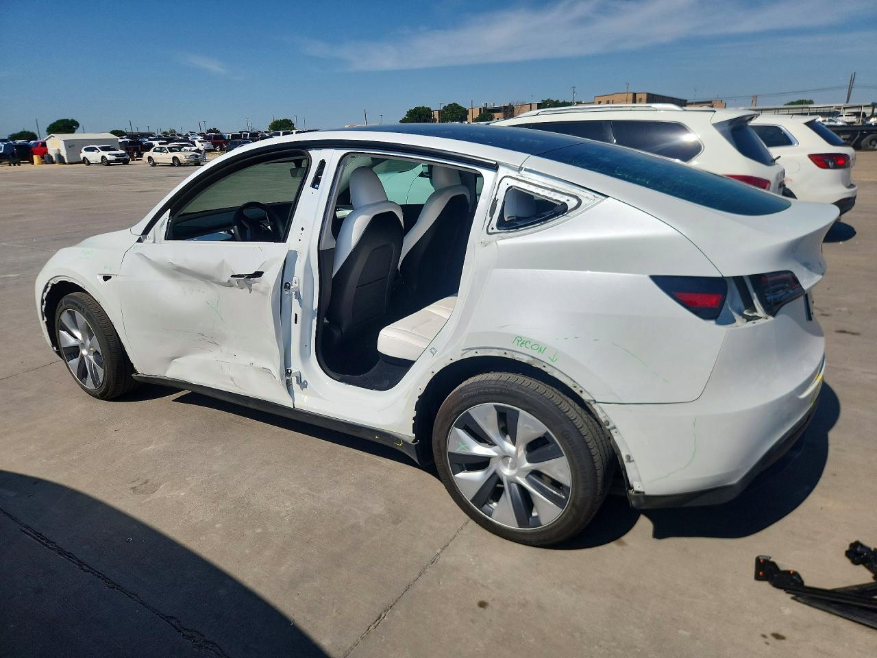 2023 Tesla Model Y White vin: 7SAYGDEE8PA095431