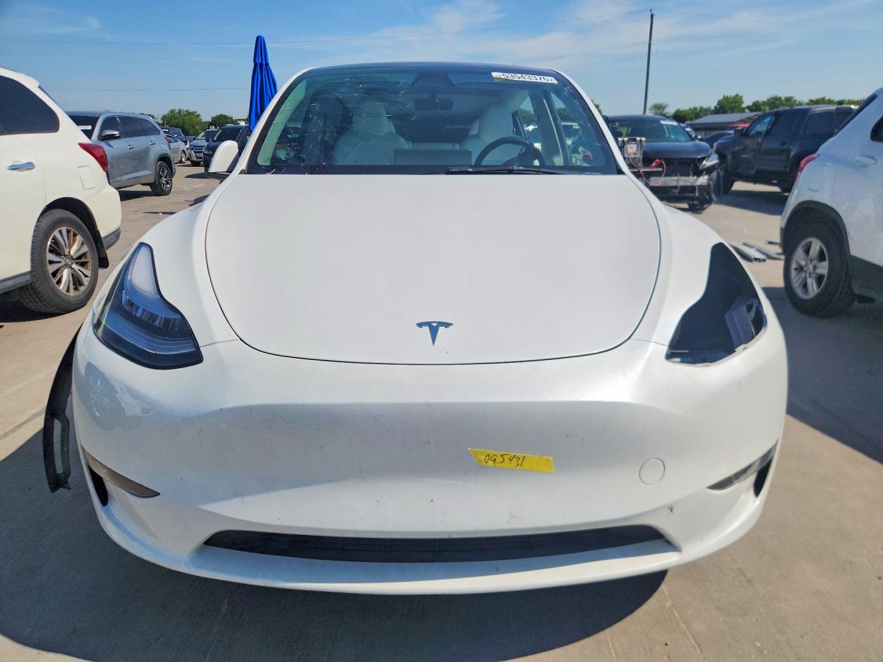 2023 Tesla Model Y White vin: 7SAYGDEE8PA095431