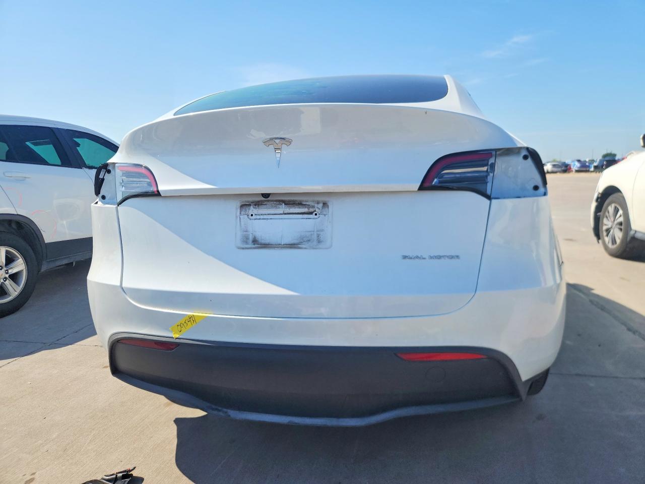 2023 Tesla Model Y White vin: 7SAYGDEE8PA095431