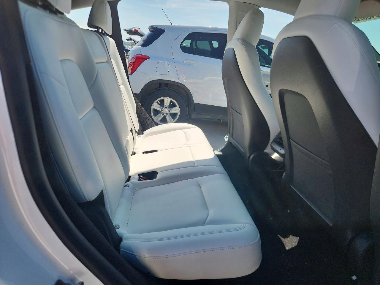2023 Tesla Model Y White vin: 7SAYGDEE8PA095431
