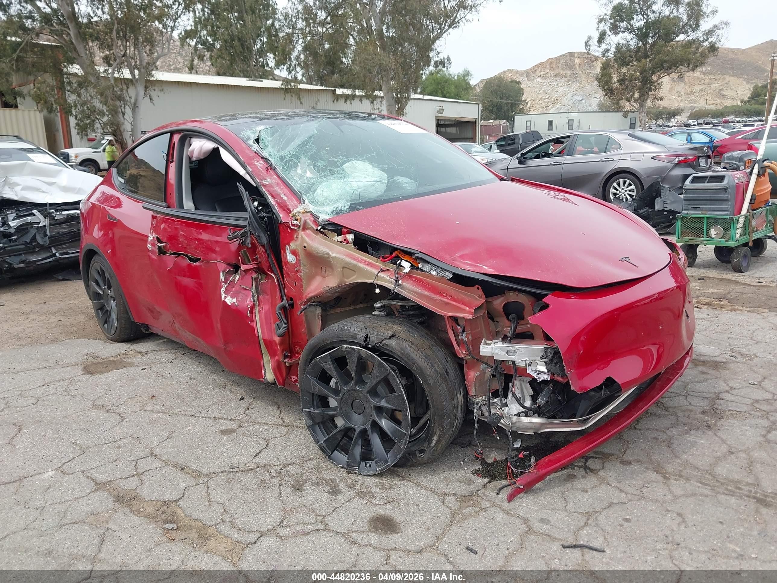 2023 Tesla Model Y   Red vin: 7SAYGDEE8PA118674