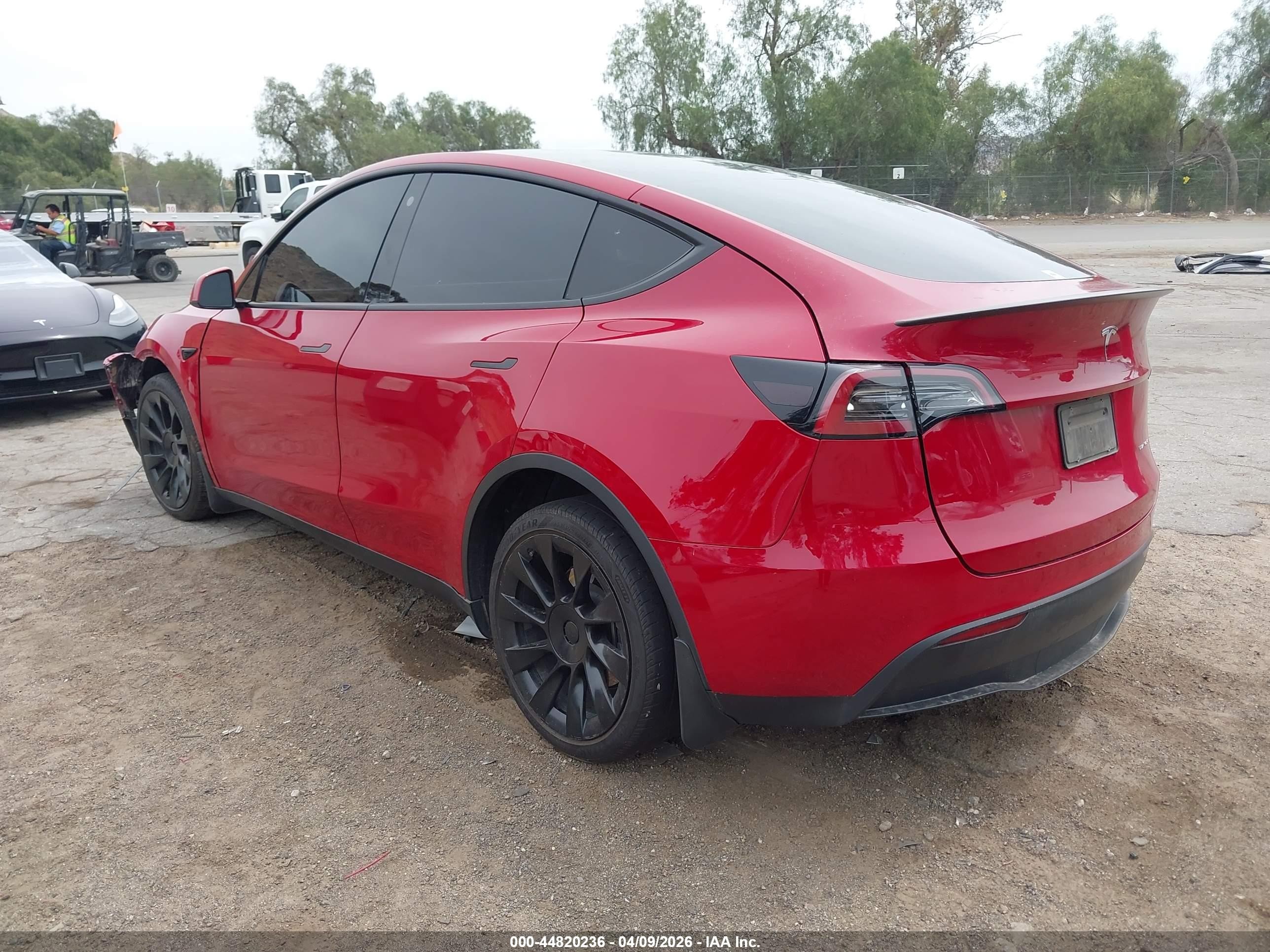 2023 Tesla Model Y   Red vin: 7SAYGDEE8PA118674
