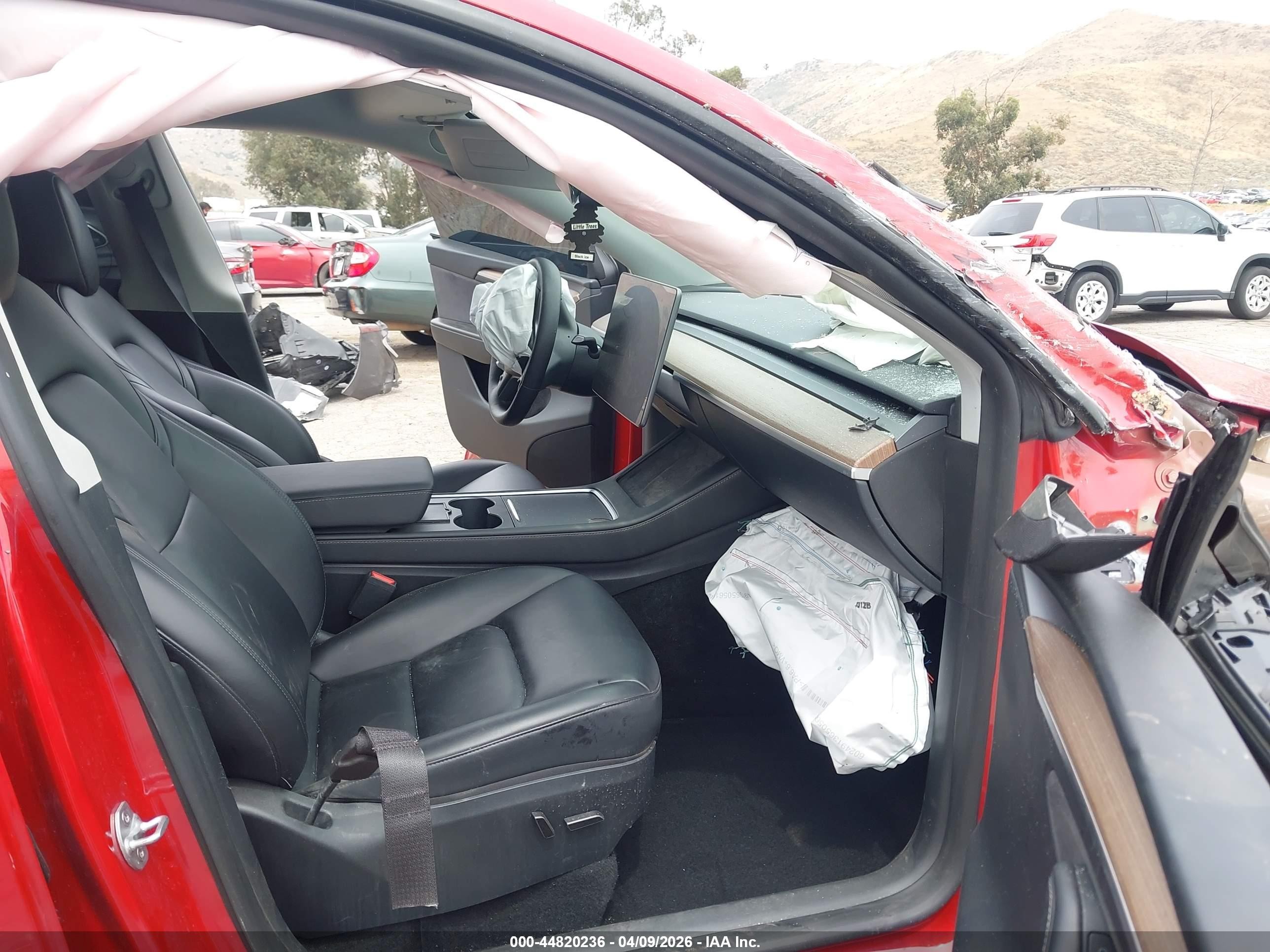 2023 Tesla Model Y   Red vin: 7SAYGDEE8PA118674