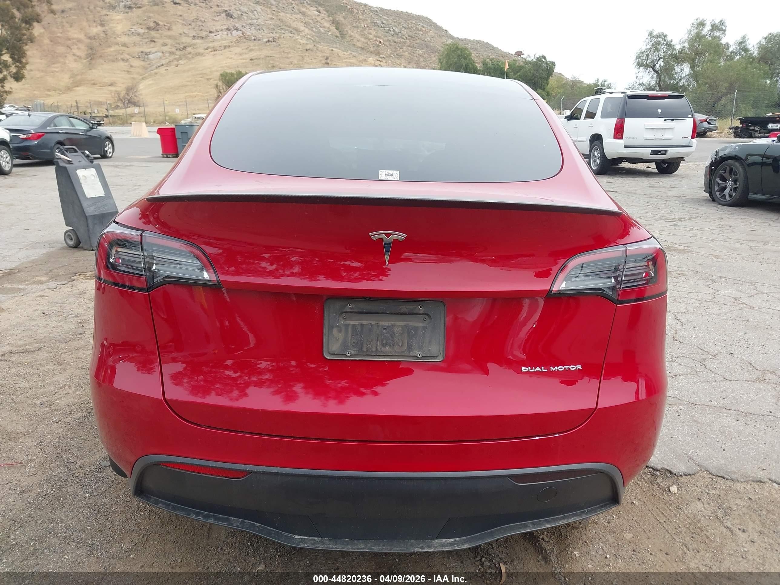 2023 Tesla Model Y   Red vin: 7SAYGDEE8PA118674