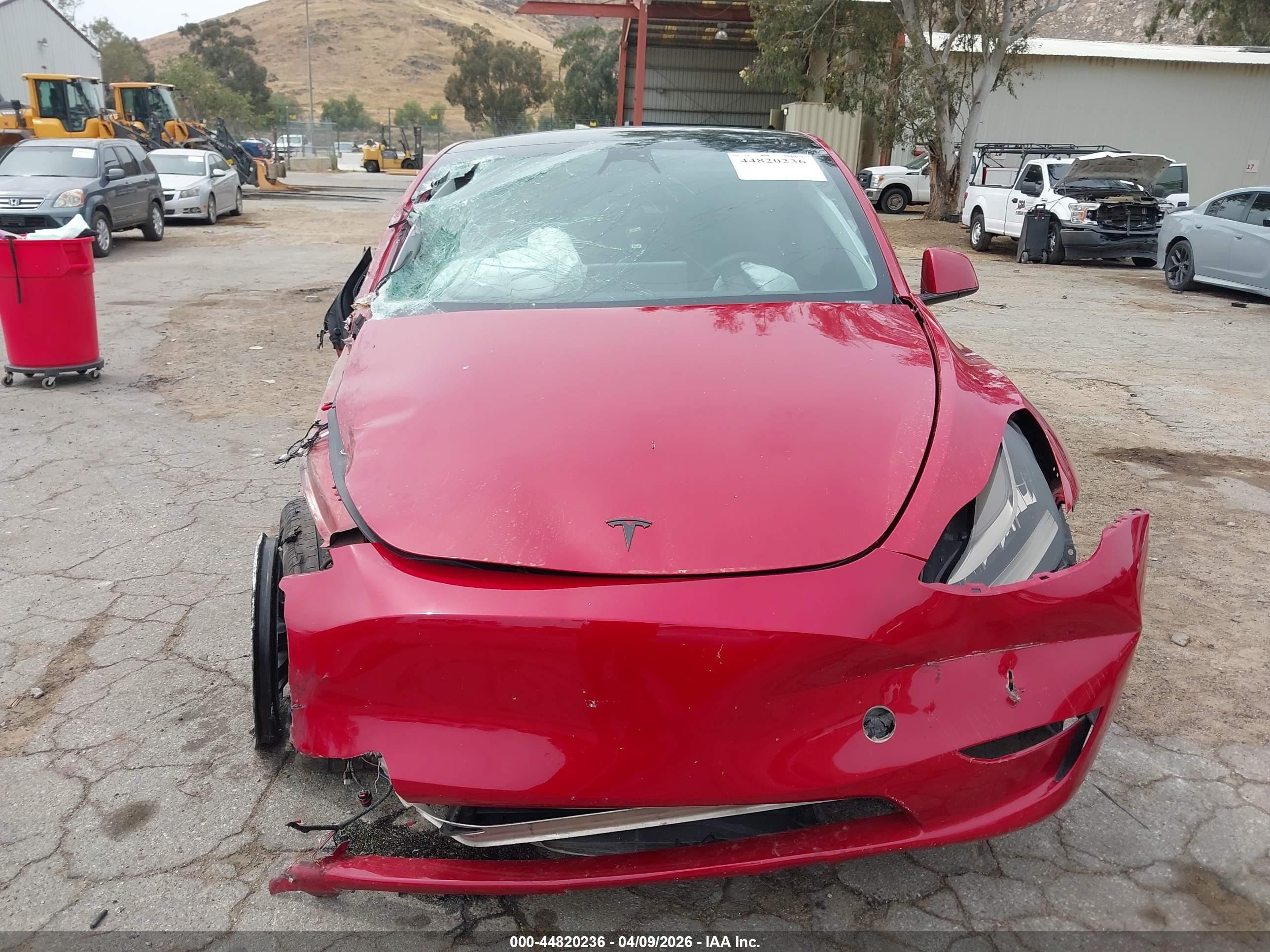 2023 Tesla Model Y   Red vin: 7SAYGDEE8PA118674