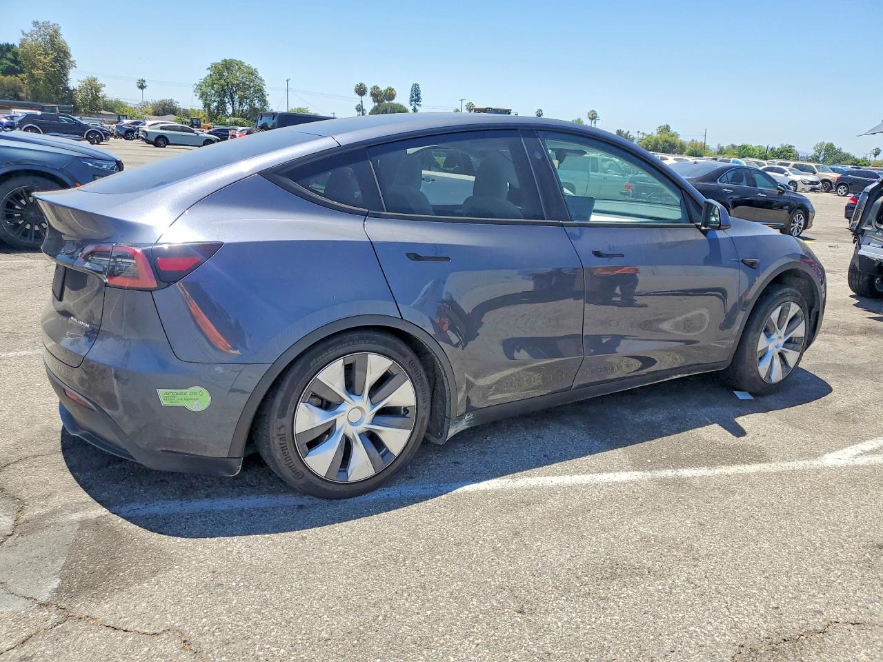 2023 Tesla Model Y Серый vin: 7SAYGDEE8PA153151