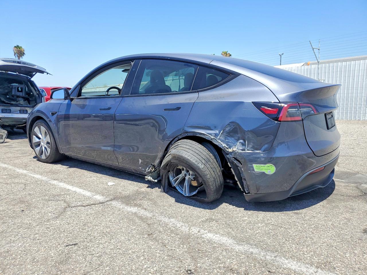 2023 Tesla Model Y Серый vin: 7SAYGDEE8PA153151