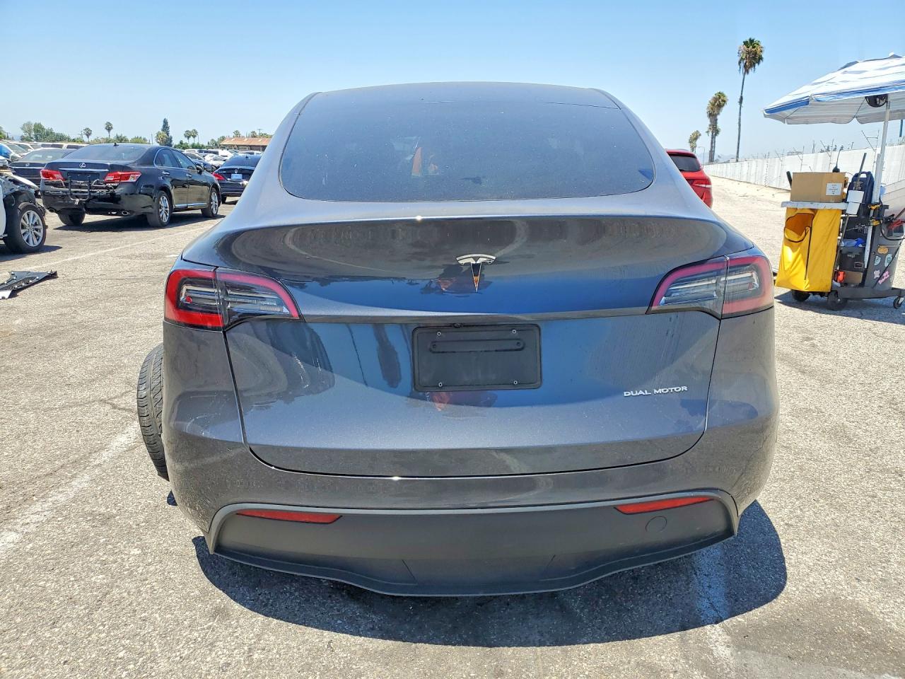 2023 Tesla Model Y Серый vin: 7SAYGDEE8PA153151