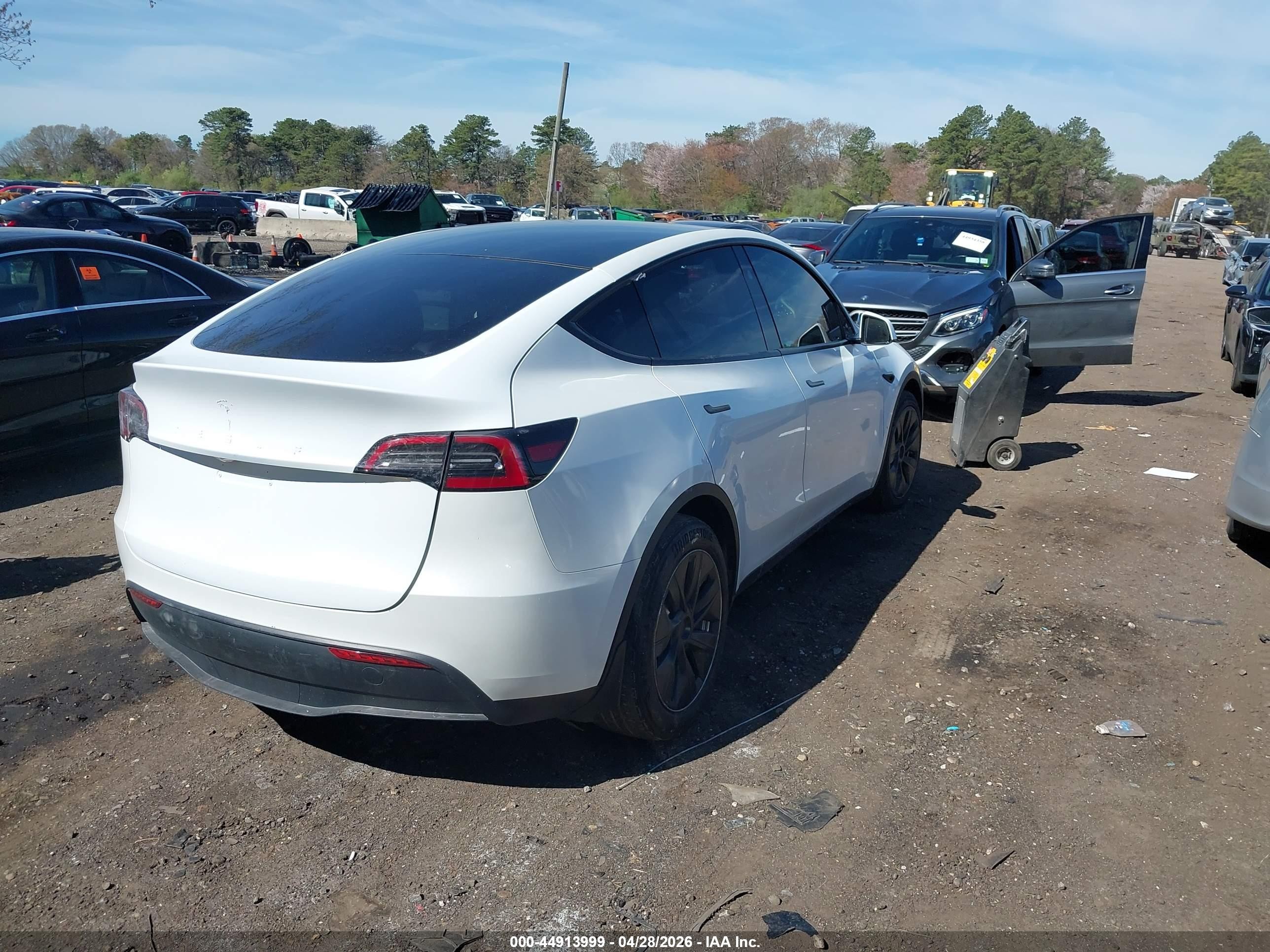 2023 Tesla Model Y Awd/long Range Dual Motor All-wheel Drive White vin: 7SAYGDEE8PF802868