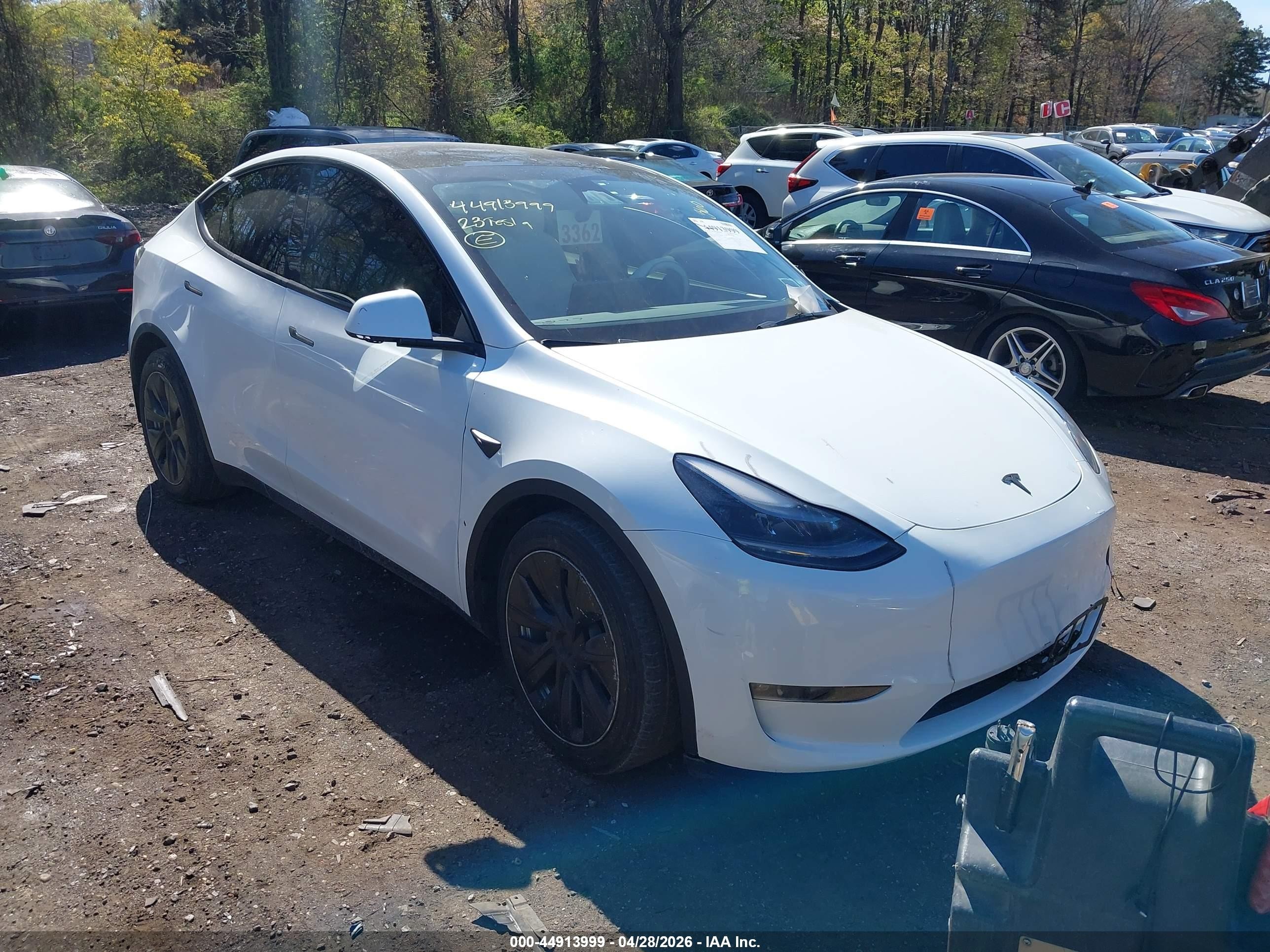 2023 Tesla Model Y Awd/long Range Dual Motor All-wheel Drive White vin: 7SAYGDEE8PF802868