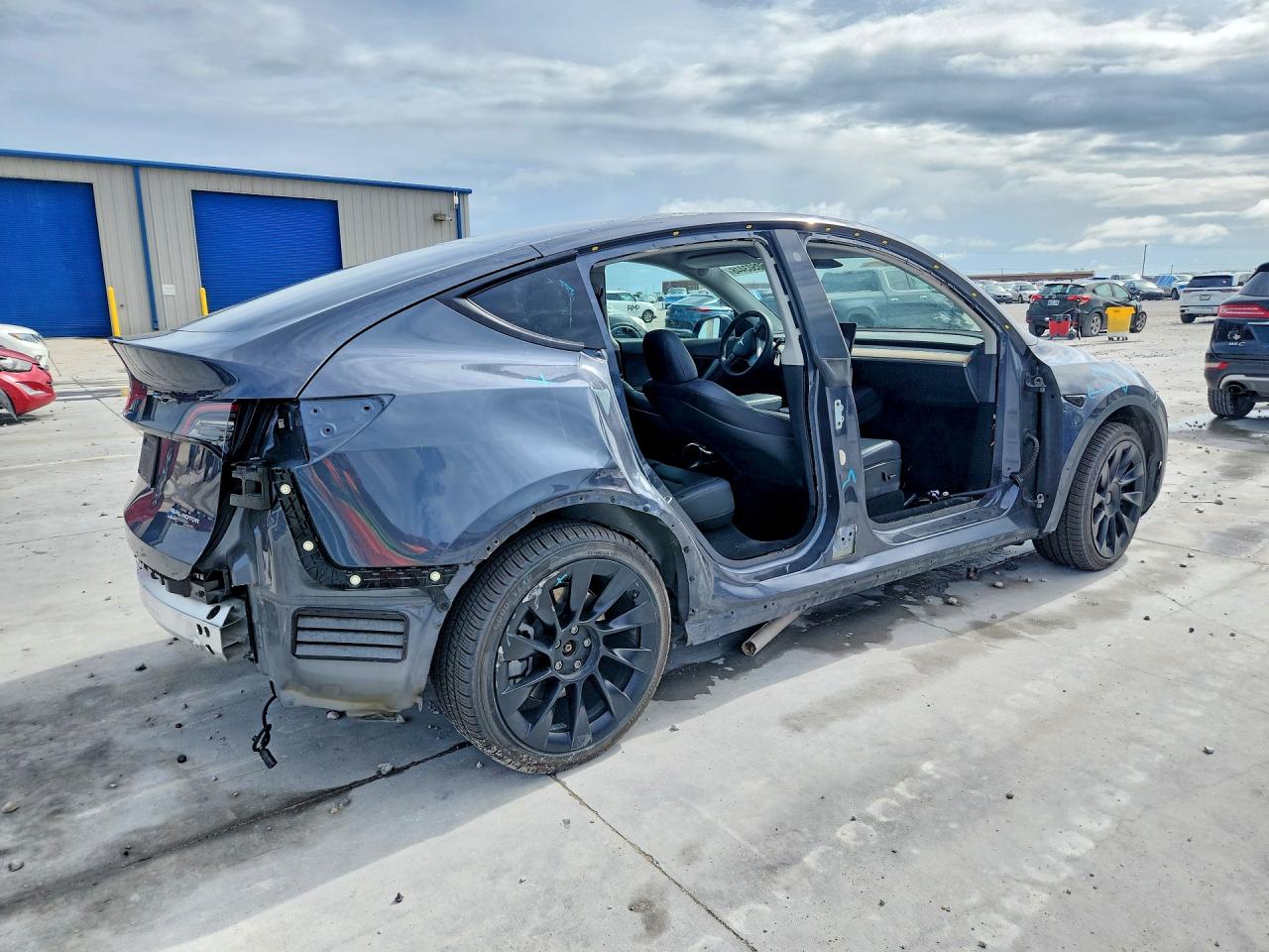 2022 Tesla Model Y Gray vin: 7SAYGDEE9NA002512