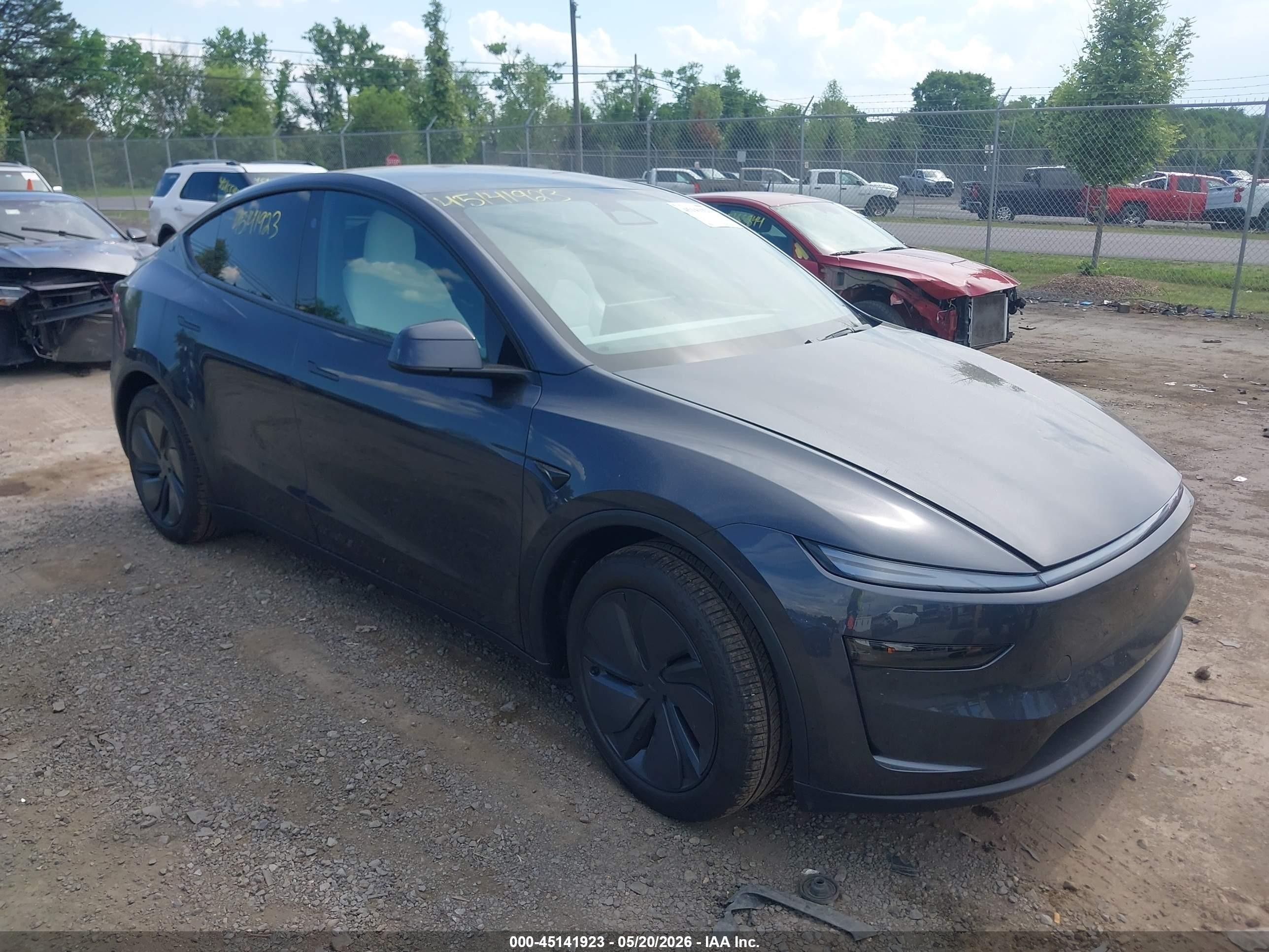 2026 Tesla Model Y All-wheel Drive/long Range Launch Series/premium All-wheel Drive Серый vin: 7SAYGDEE9TA667147