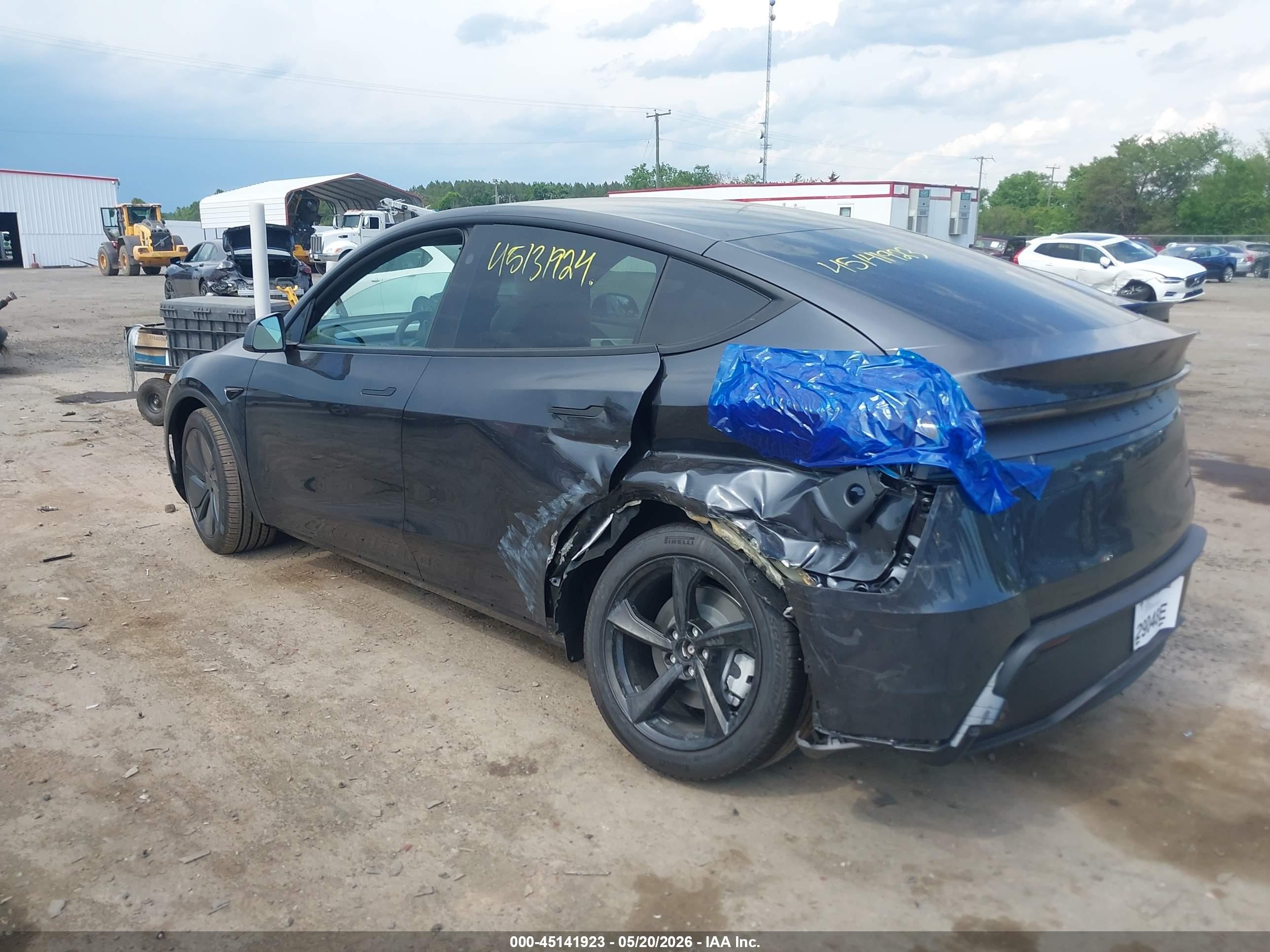 2026 Tesla Model Y All-wheel Drive/long Range Launch Series/premium All-wheel Drive Серый vin: 7SAYGDEE9TA667147