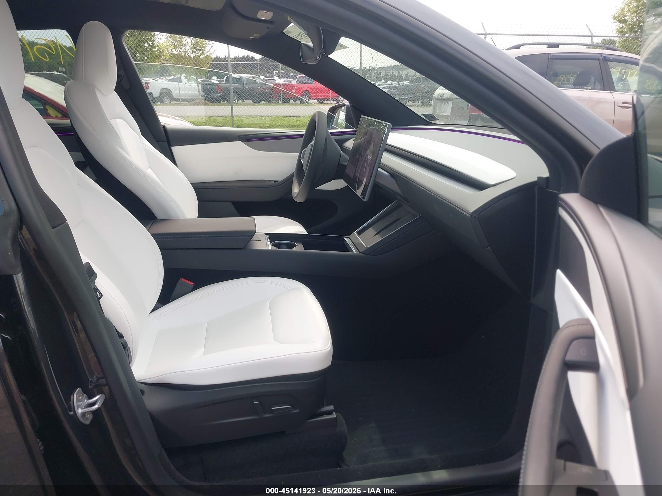2026 Tesla Model Y All-wheel Drive/long Range Launch Series/premium All-wheel Drive Серый vin: 7SAYGDEE9TA667147