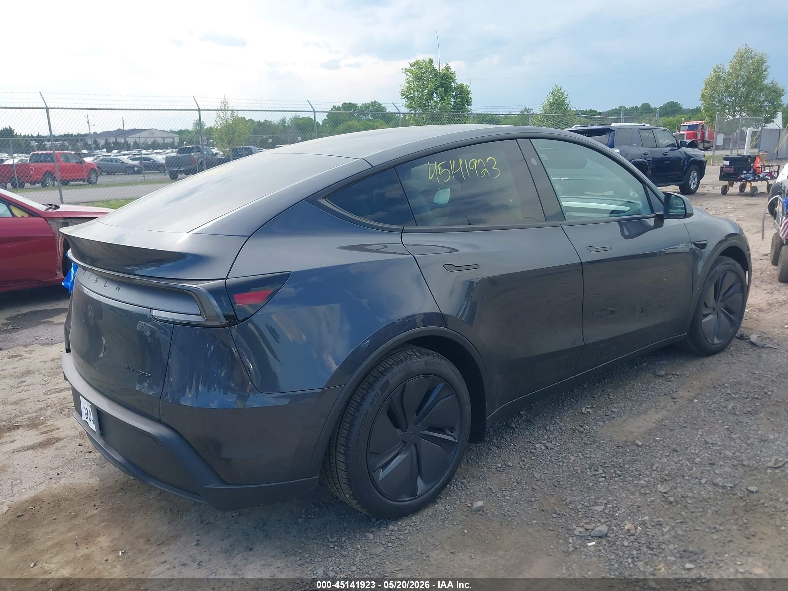2026 Tesla Model Y All-wheel Drive/long Range Launch Series/premium All-wheel Drive Серый vin: 7SAYGDEE9TA667147