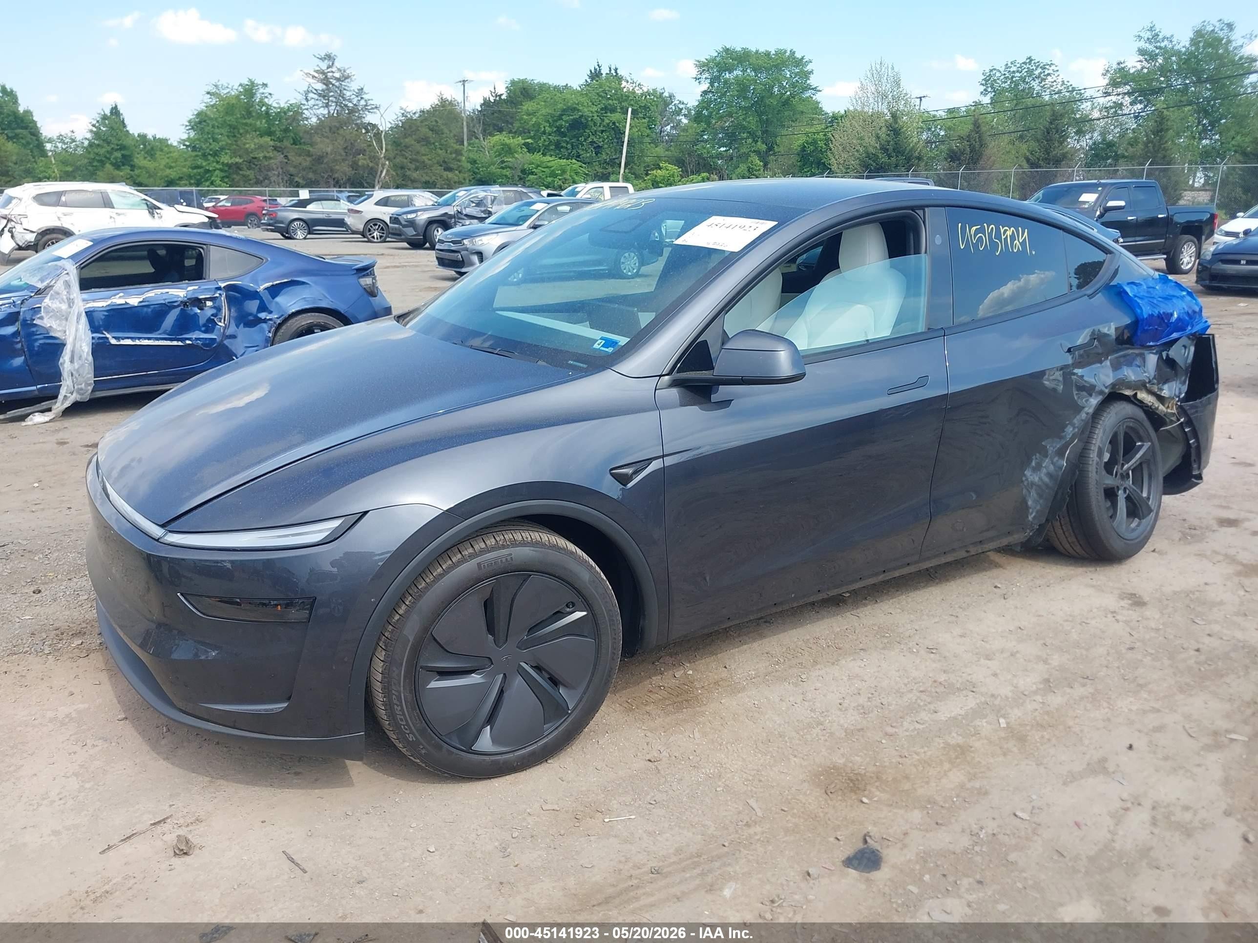 2026 Tesla Model Y All-wheel Drive/long Range Launch Series/premium All-wheel Drive Серый vin: 7SAYGDEE9TA667147