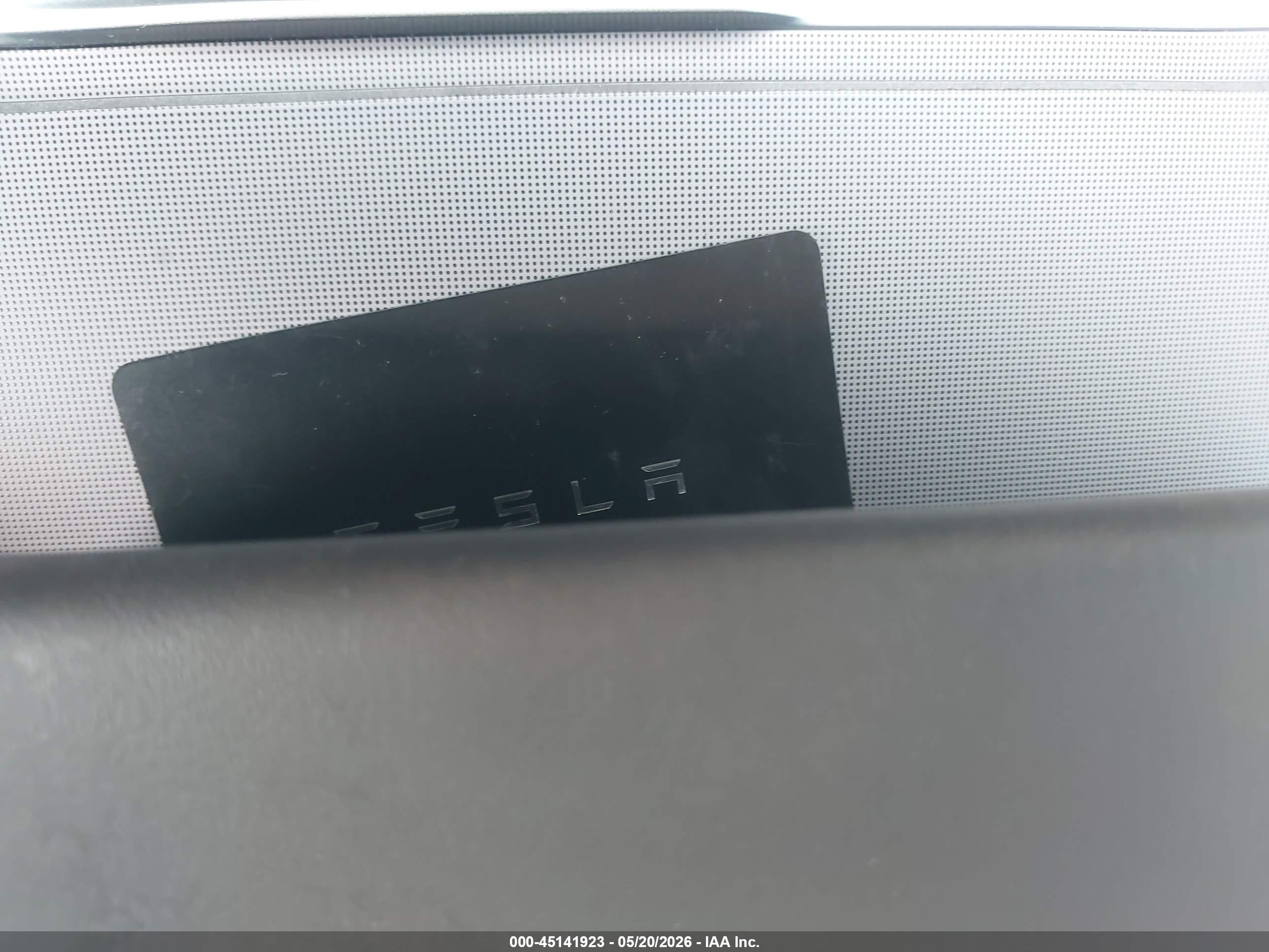 2026 Tesla Model Y All-wheel Drive/long Range Launch Series/premium All-wheel Drive Серый vin: 7SAYGDEE9TA667147