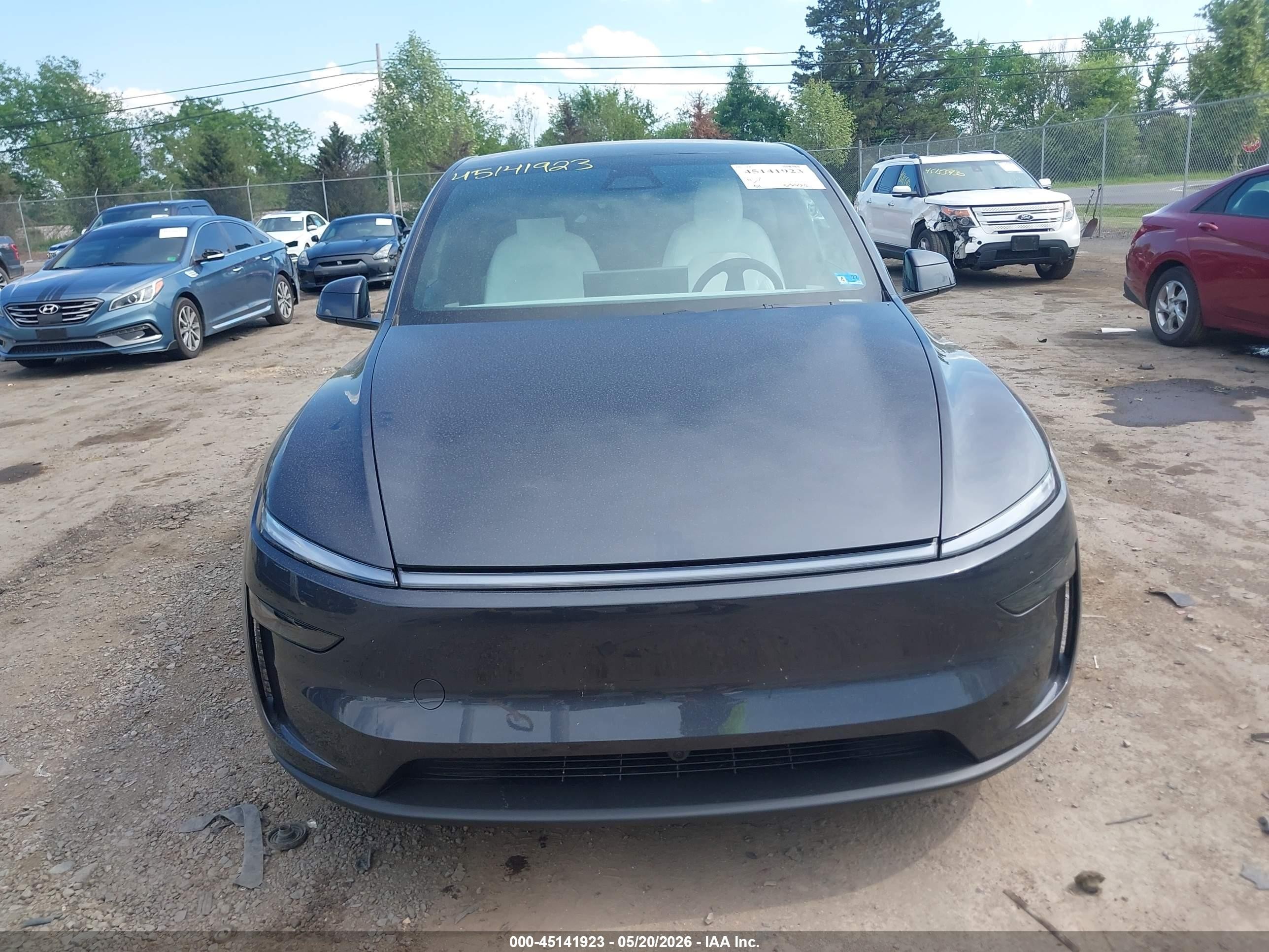 2026 Tesla Model Y All-wheel Drive/long Range Launch Series/premium All-wheel Drive Серый vin: 7SAYGDEE9TA667147