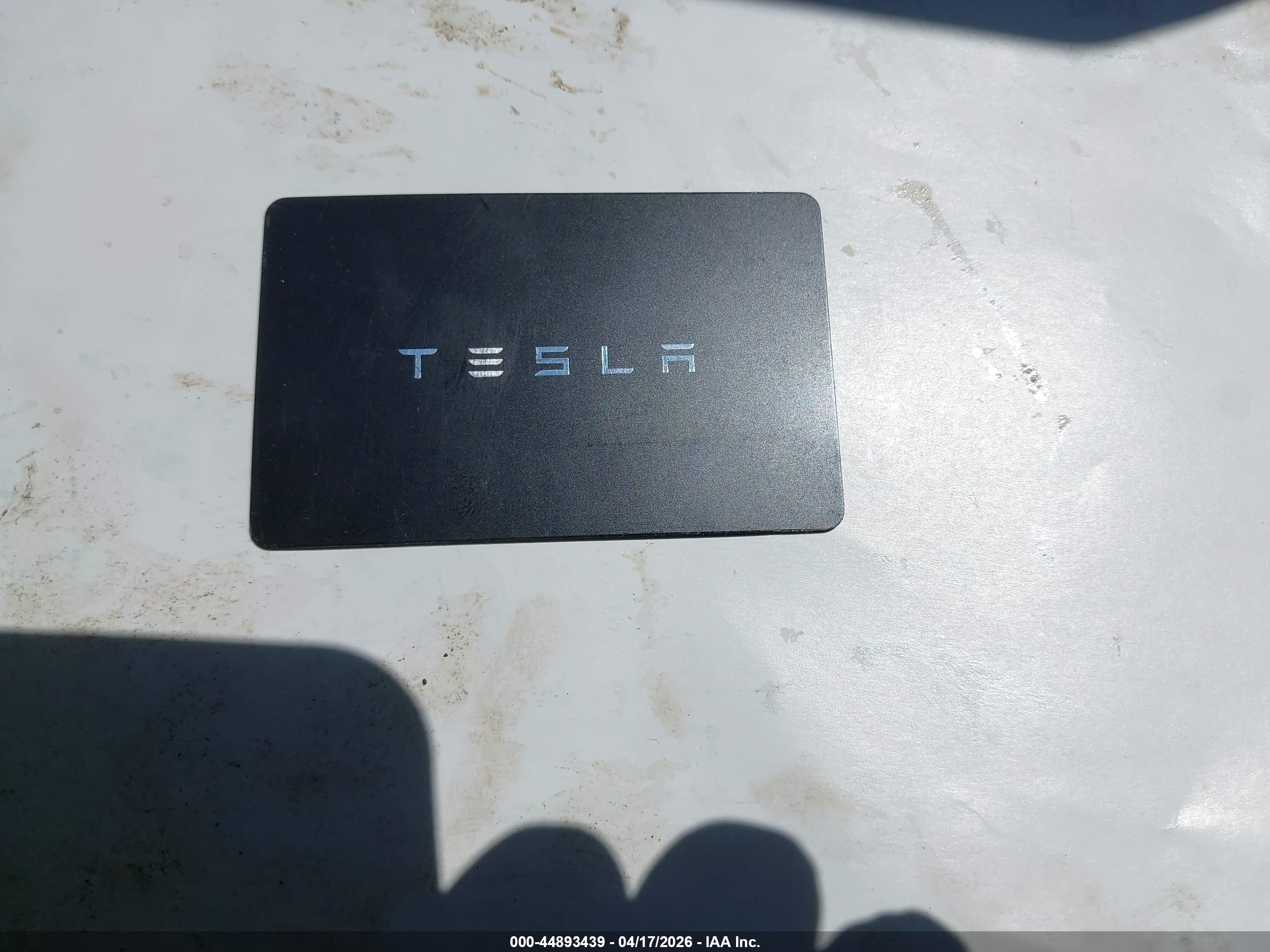 2022 Tesla Model Y Long Range Dual Motor All-wheel Drive Красный vin: 7SAYGDEEXNF460174
